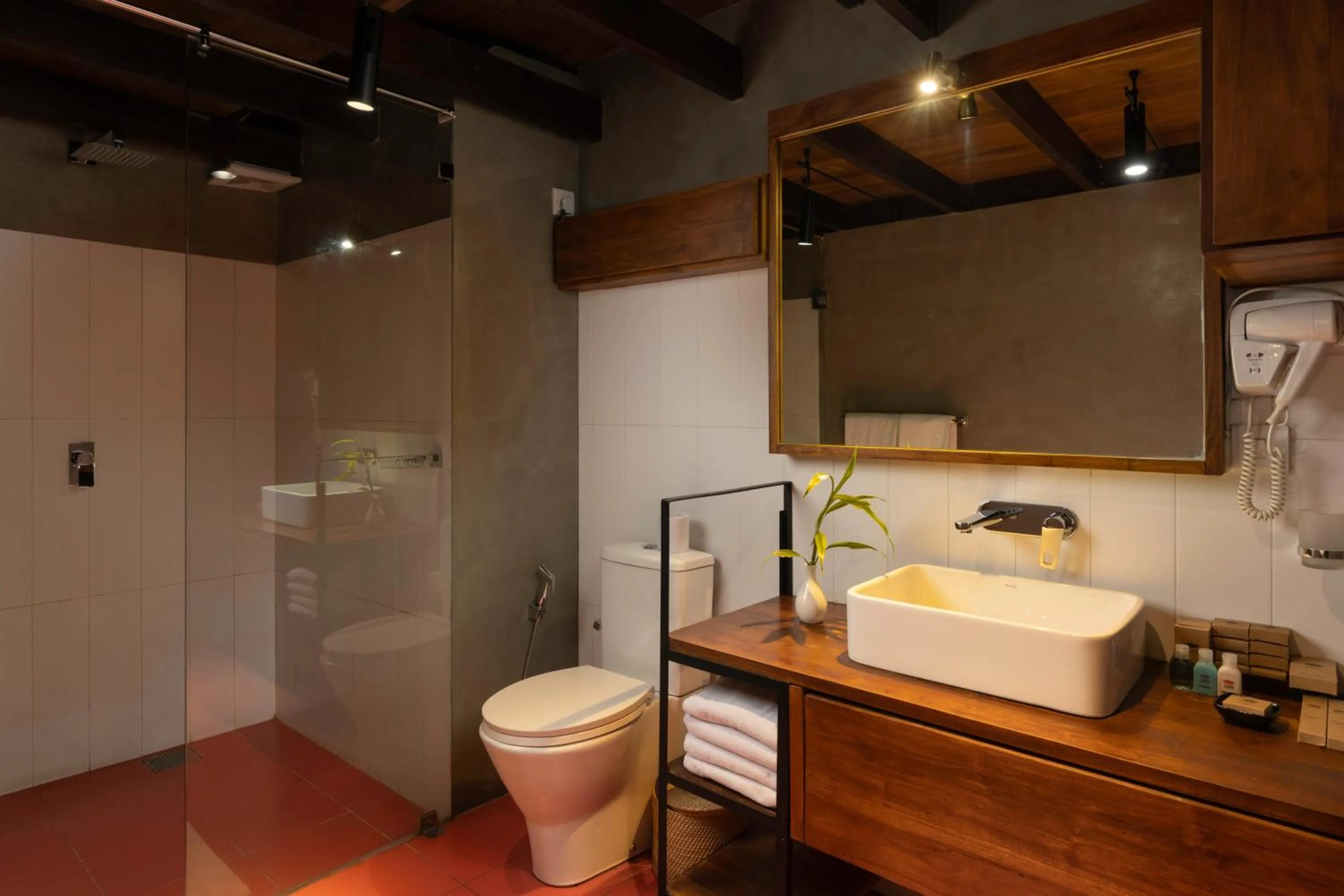 Bathroom in Lake Avenue Hotel Kandy