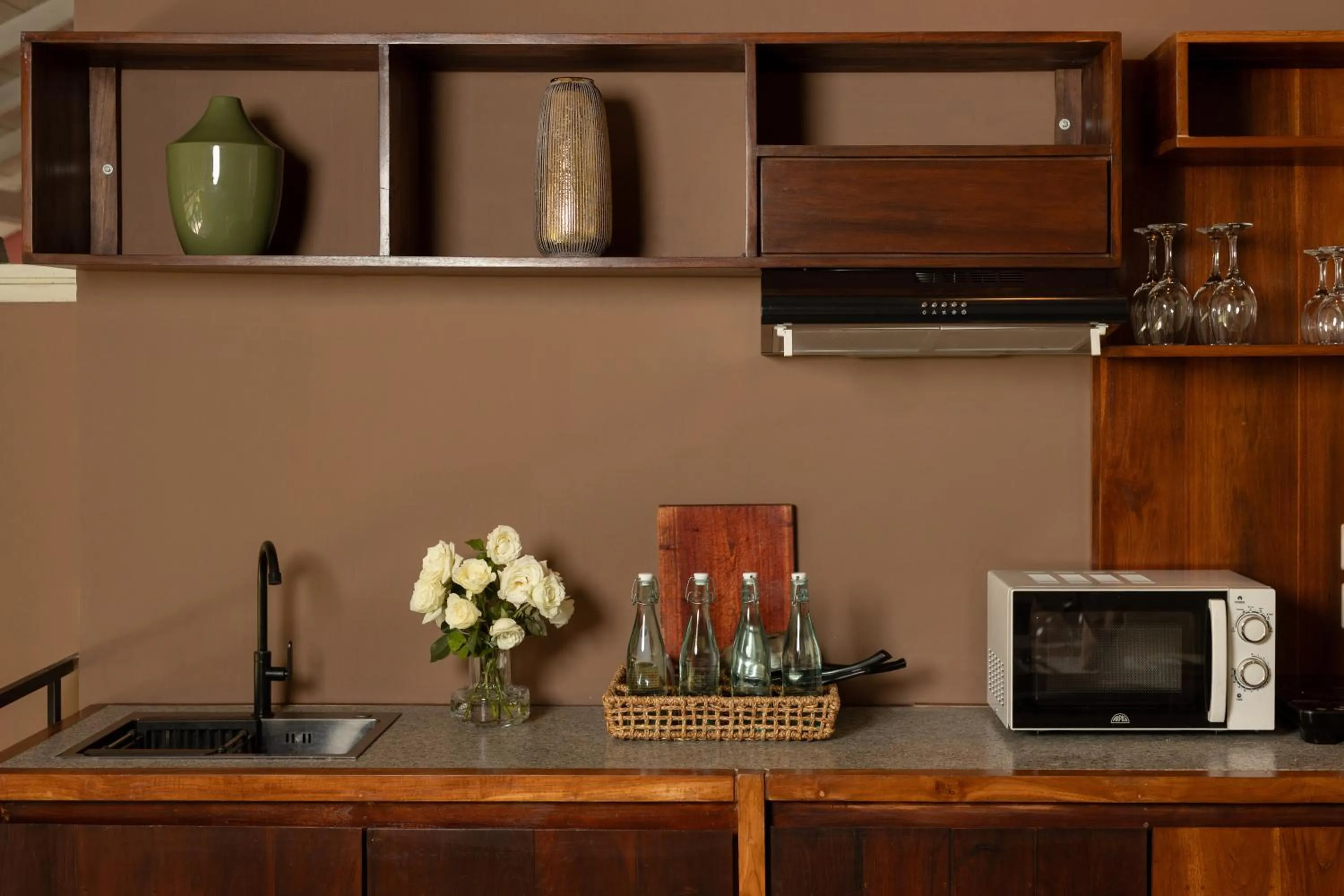 Kitchen or kitchenette in Lake Avenue Hotel Kandy