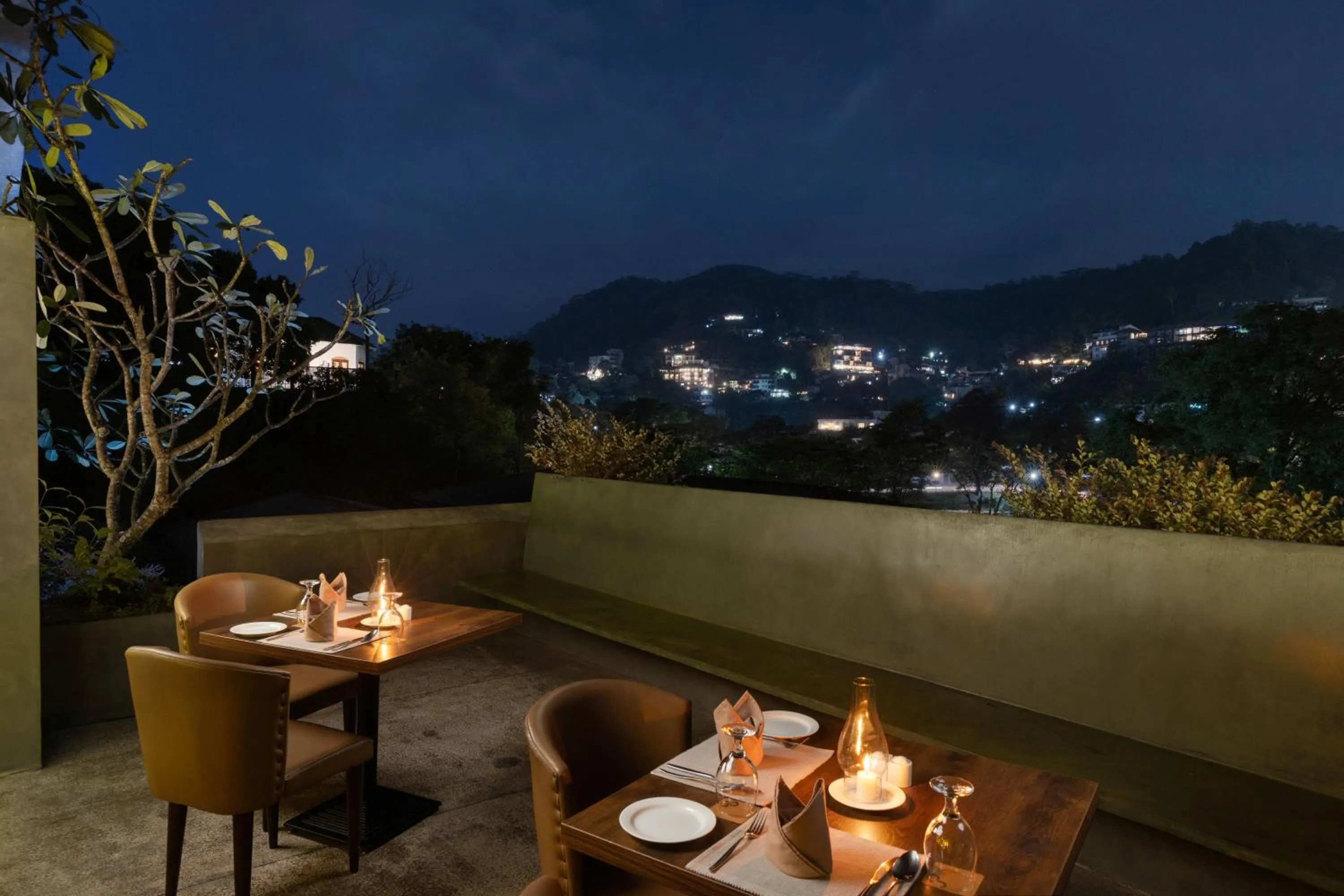 Dining area in Lake Avenue Hotel Kandy