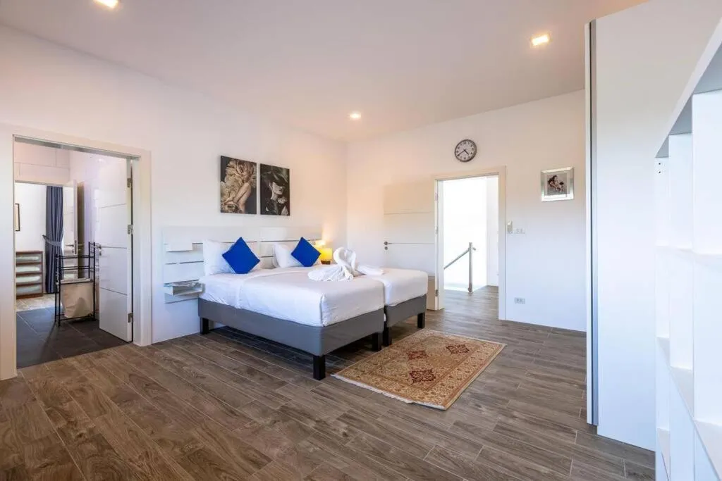 Bed in Modern 3 bedroom Pool Villa PG19