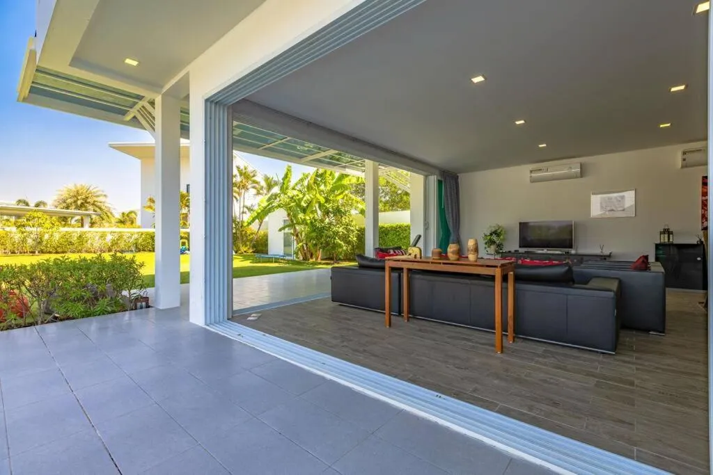 Modern 3 bedroom Pool Villa PG19