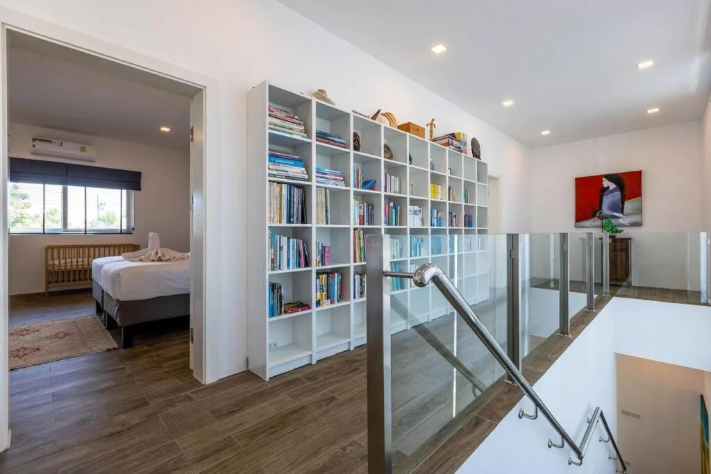 Bed in Modern 3 bedroom Pool Villa PG19