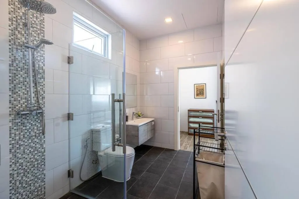 Modern 3 bedroom Pool Villa PG19