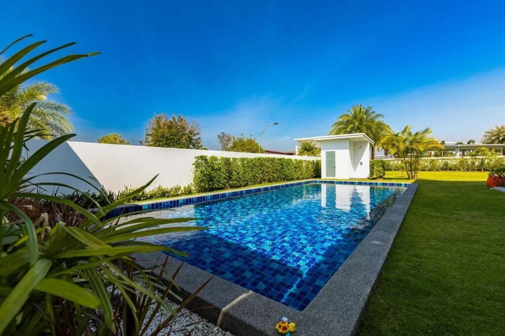 Modern 3 bedroom Pool Villa PG19