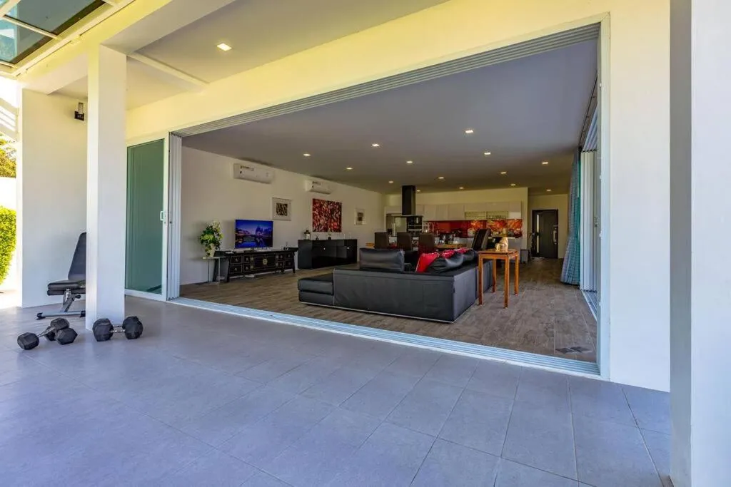 Modern 3 bedroom Pool Villa PG19