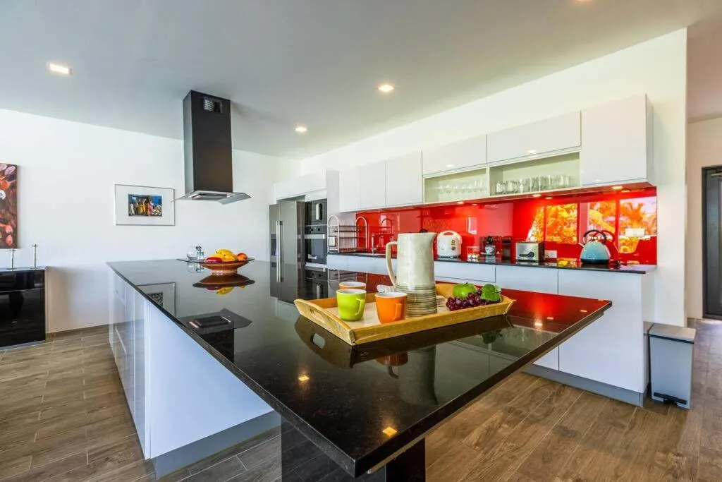 Modern 3 bedroom Pool Villa PG19