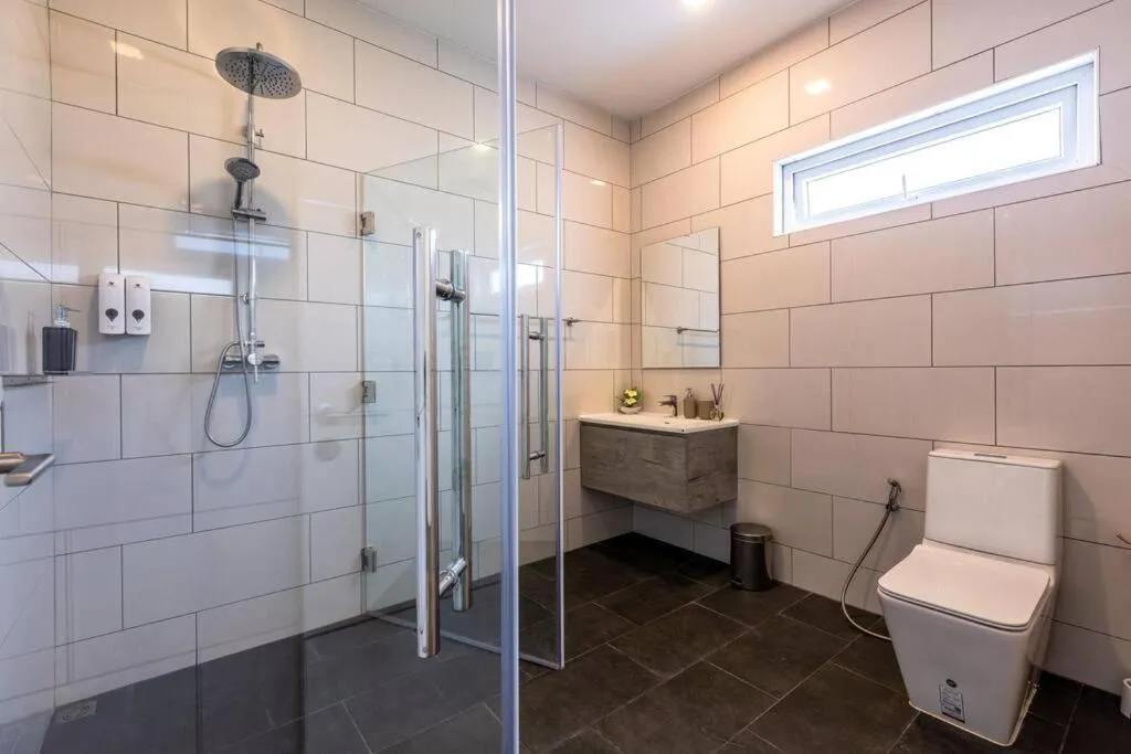 Modern 3 bedroom Pool Villa PG19