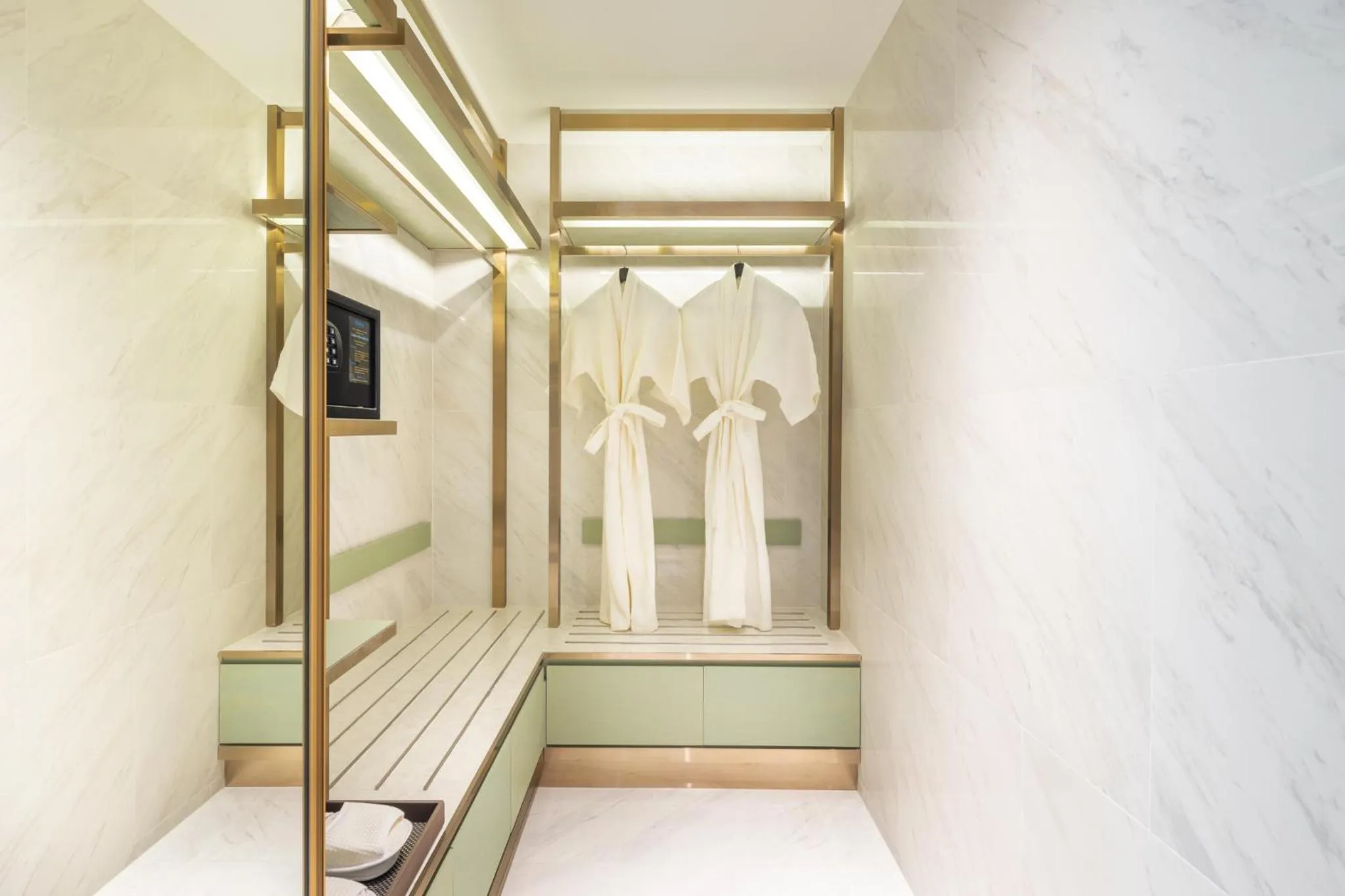wardrobe, Bed in Eastin Grand Hotel Phayathai