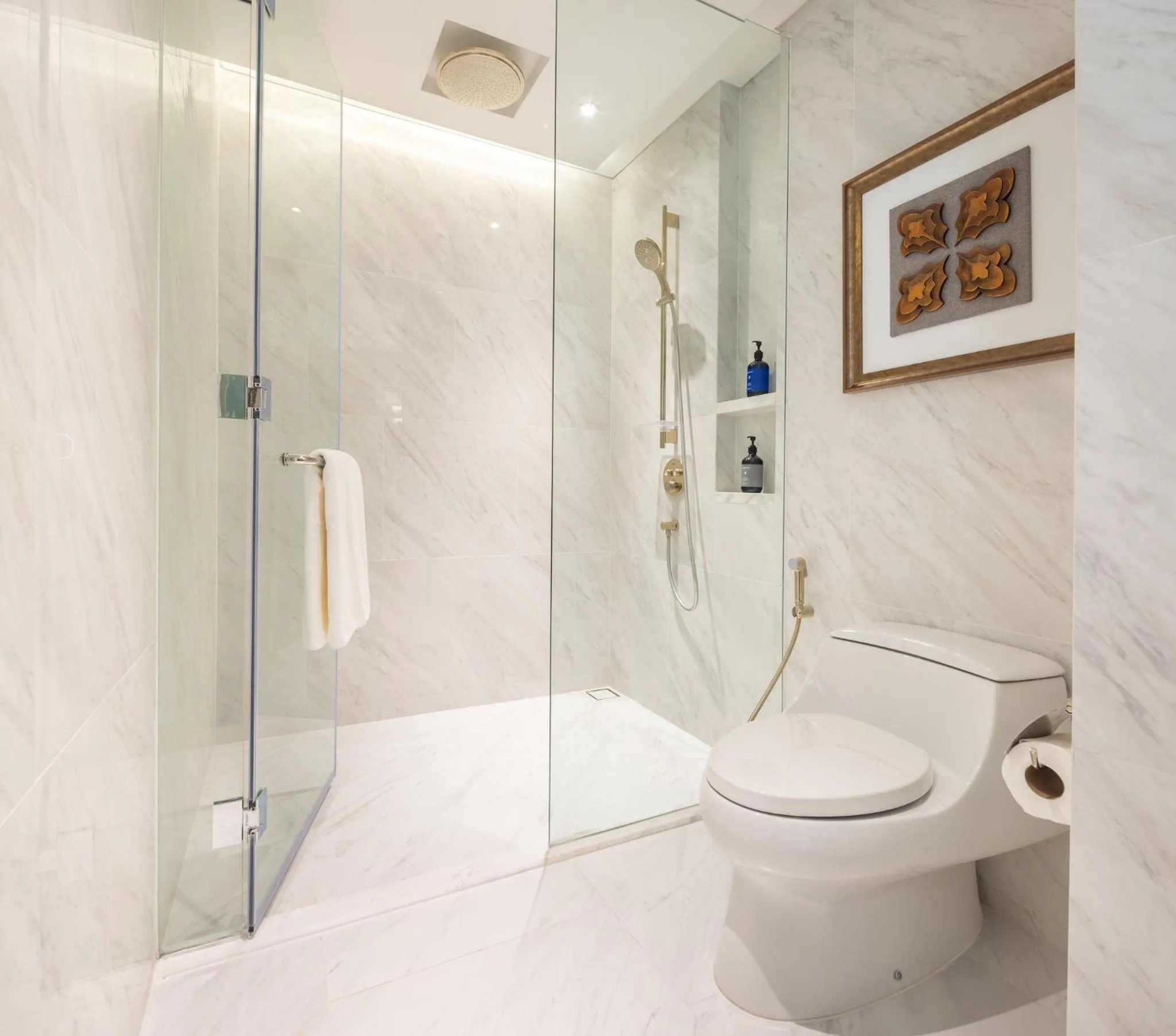 Shower in Eastin Grand Hotel Phayathai