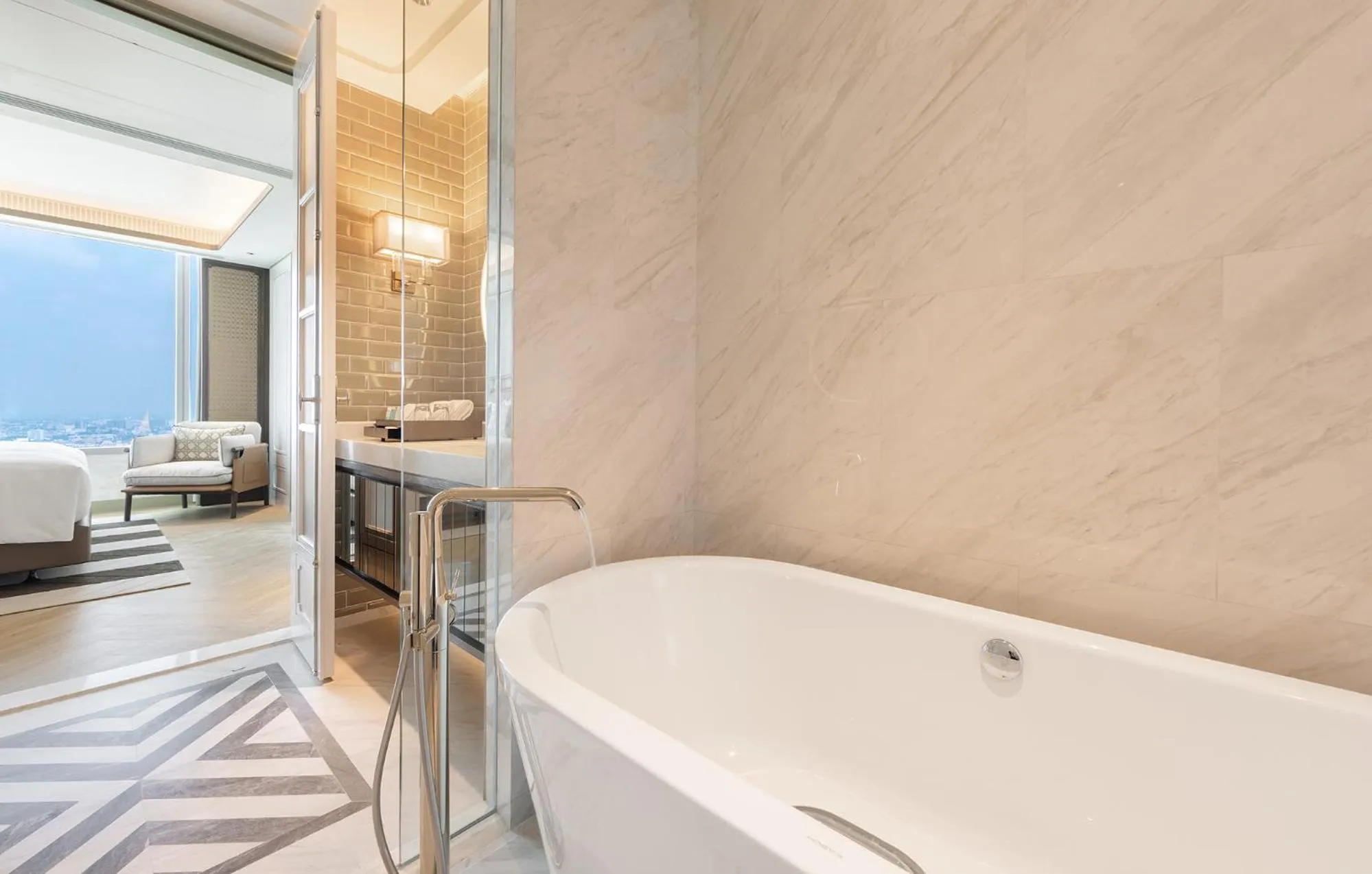 Bath, Bed in Eastin Grand Hotel Phayathai