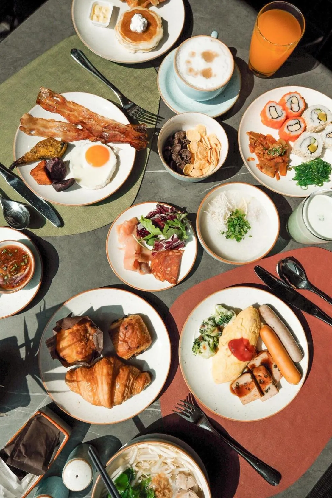 Restaurant/places to eat in Eastin Grand Hotel Phayathai