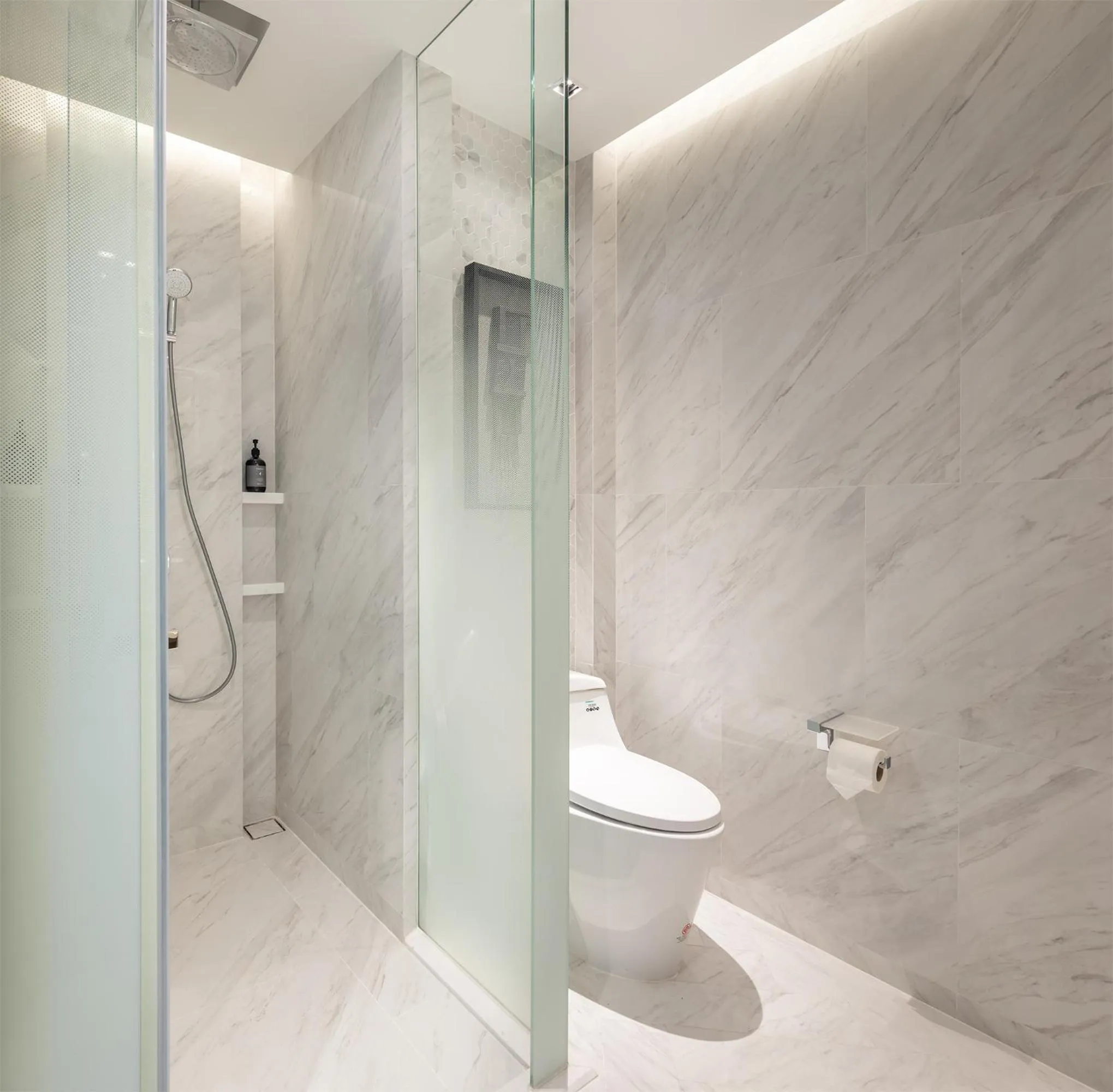 Shower in Eastin Grand Hotel Phayathai