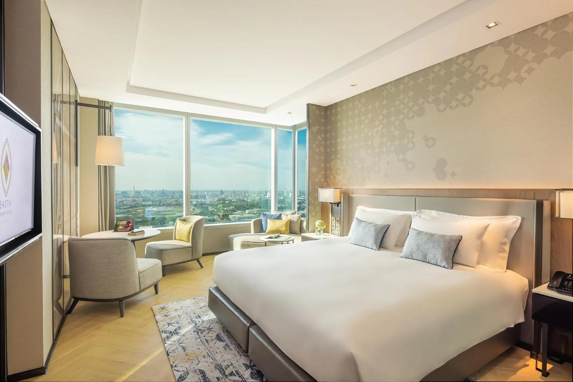 View (from property/room), Bed in Eastin Grand Hotel Phayathai