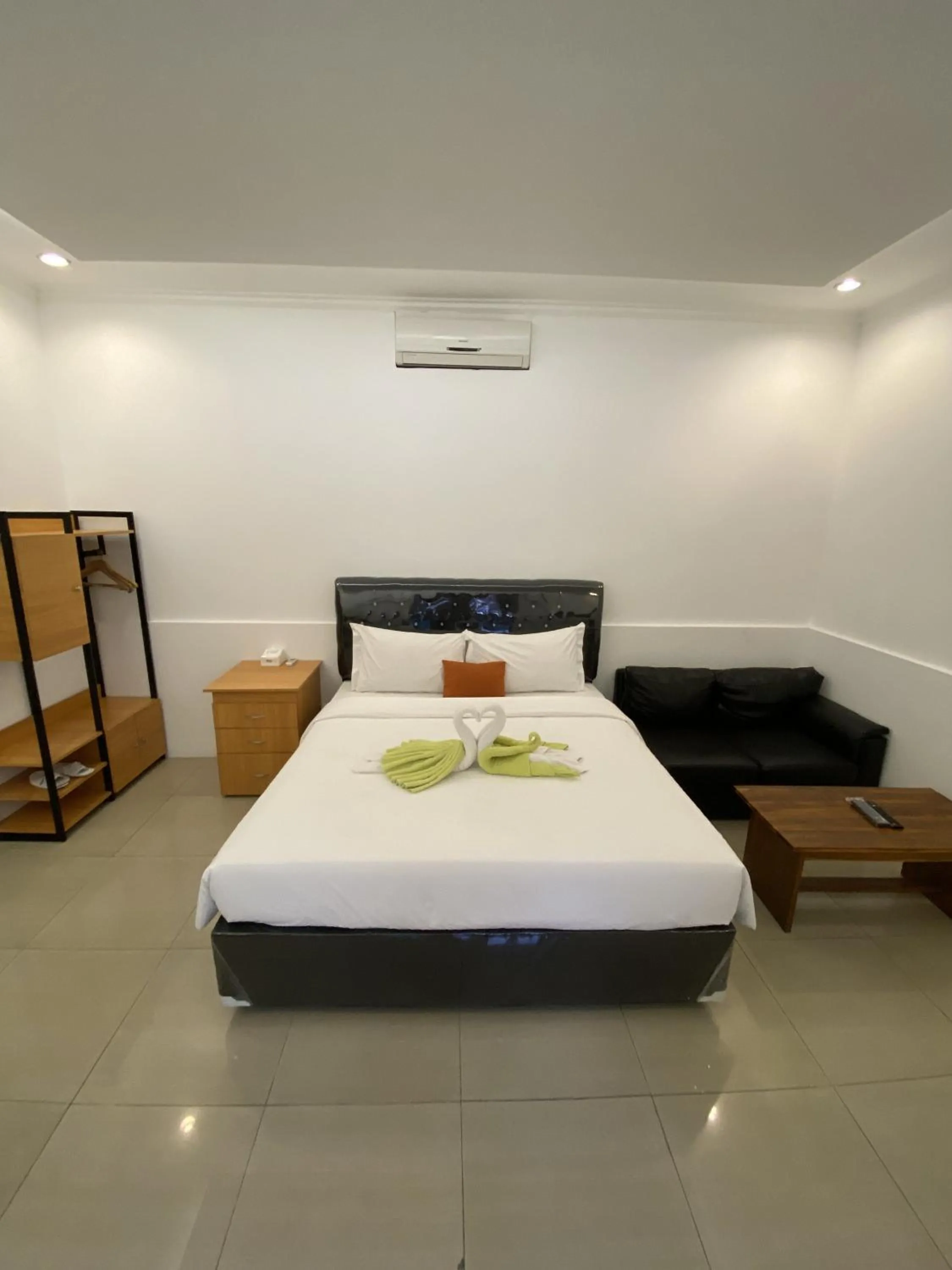 Bed in chrome hotel & resort solo