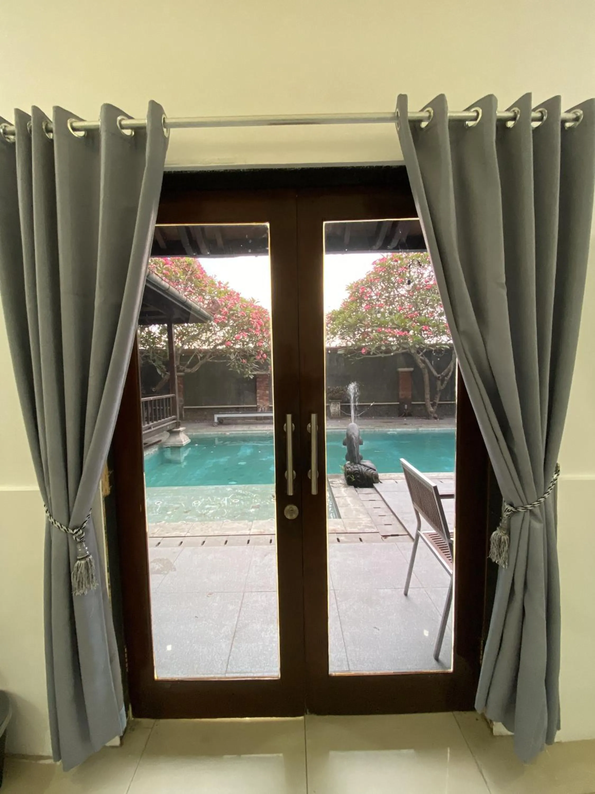 chrome hotel & resort solo