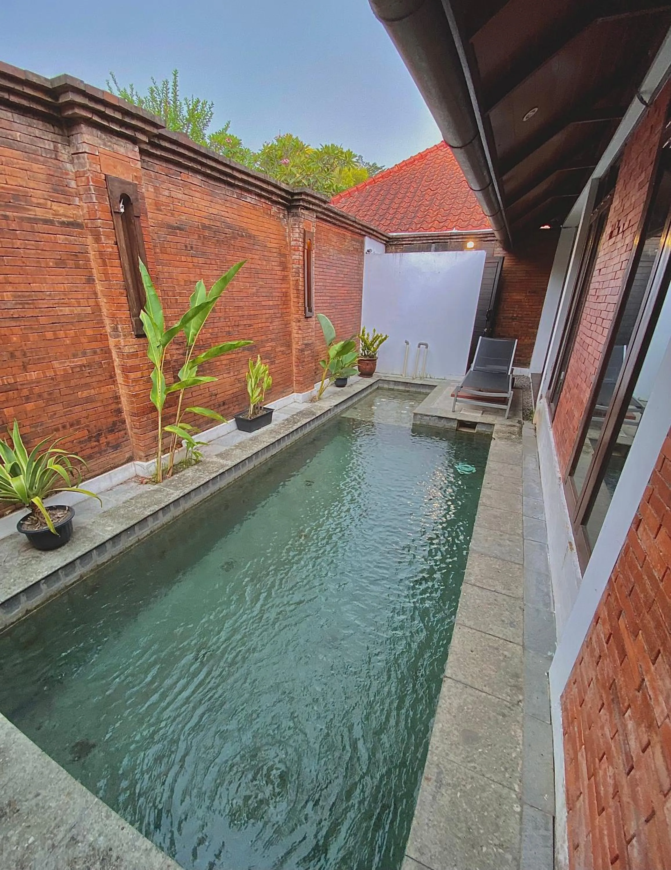 chrome hotel & resort solo