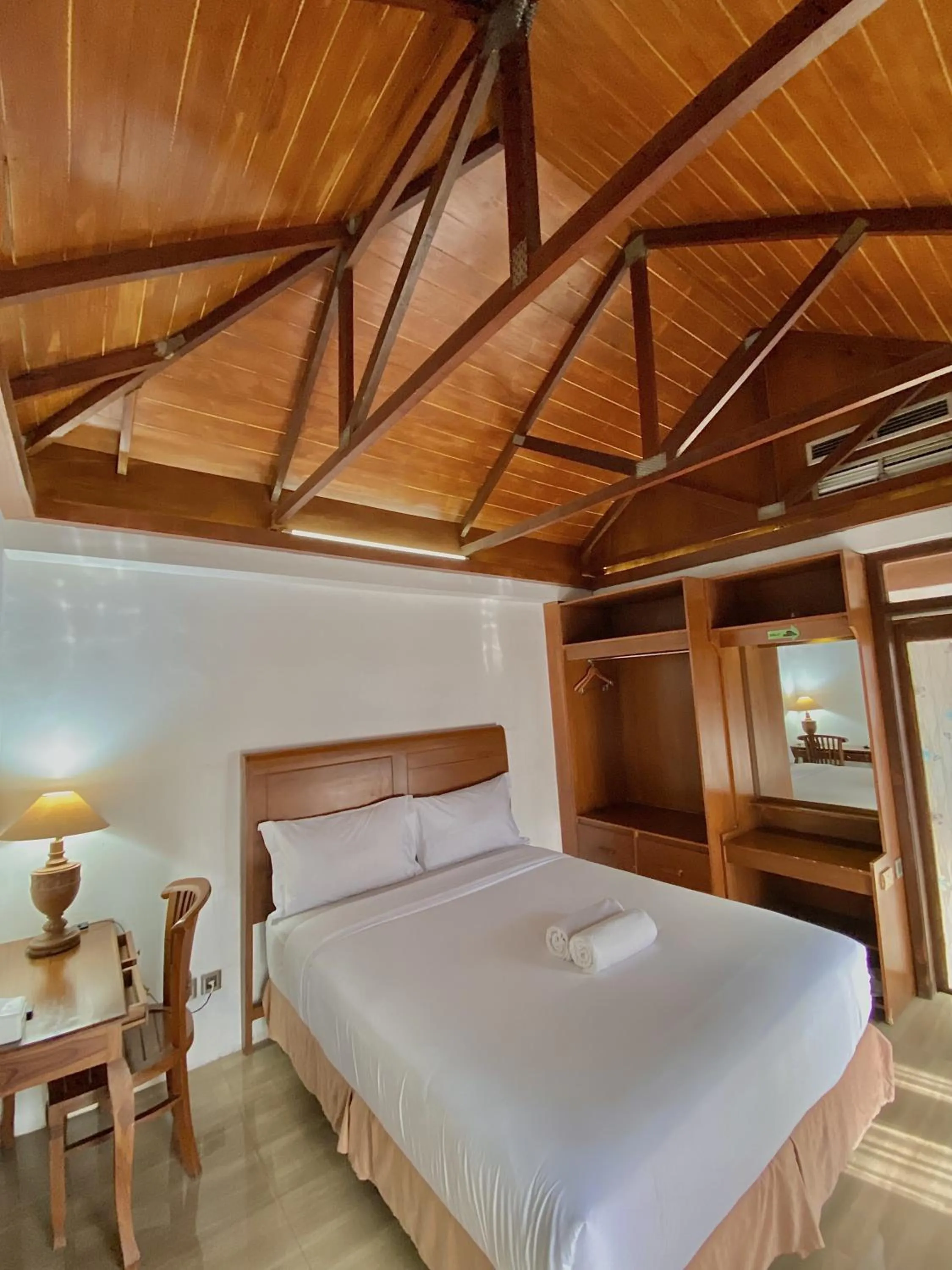 Bed in chrome hotel & resort solo