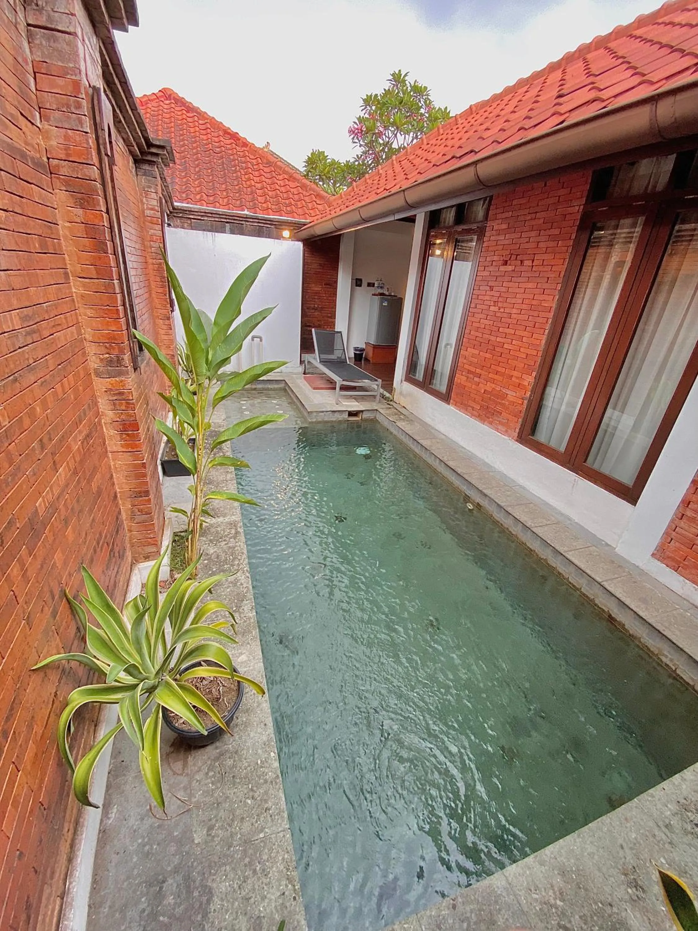 chrome hotel & resort solo