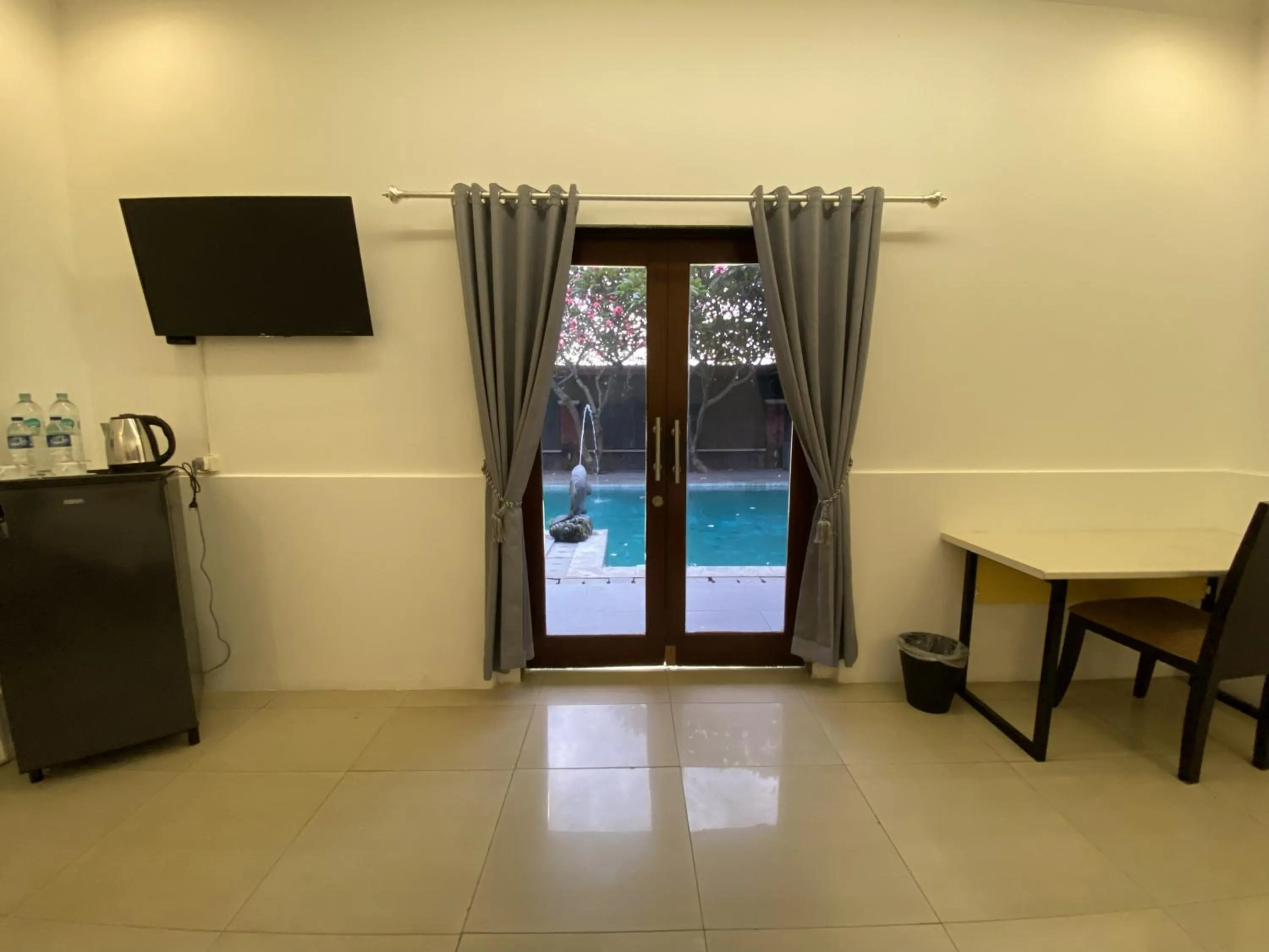 chrome hotel & resort solo