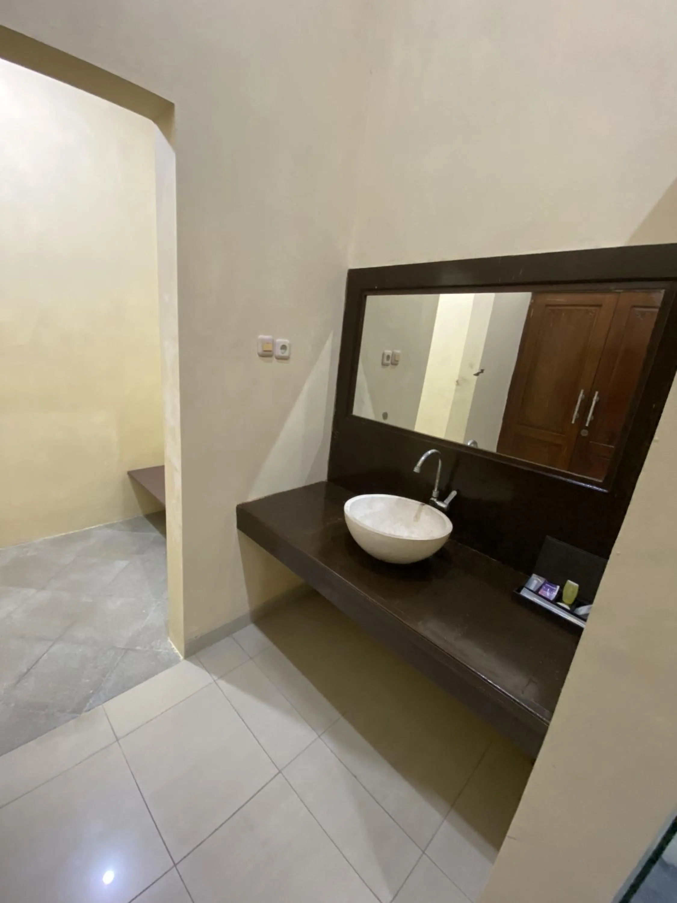 chrome hotel & resort solo