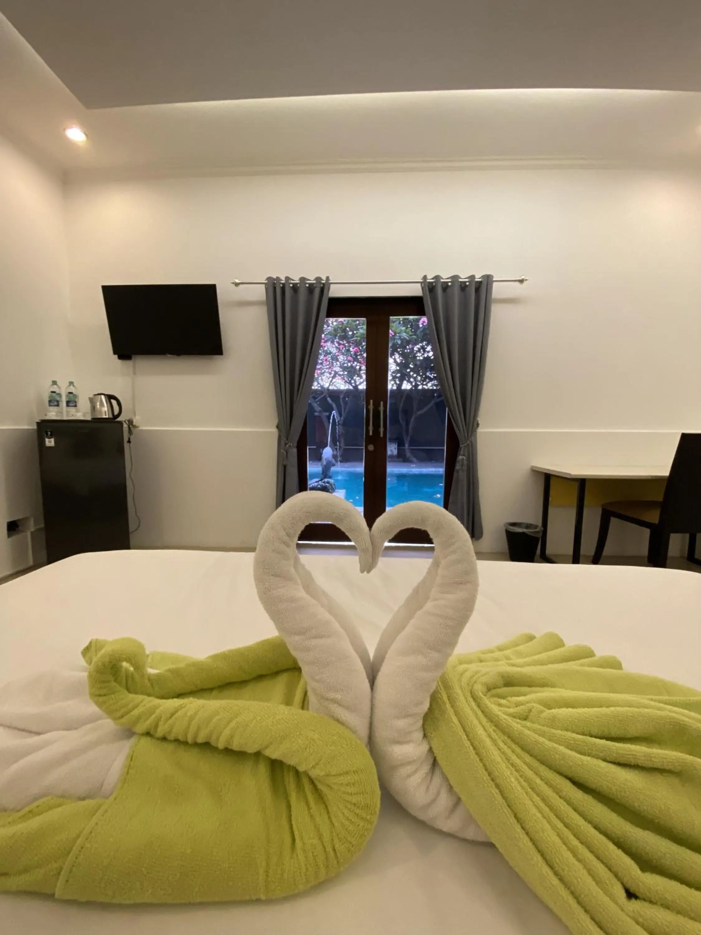 Bed in chrome hotel & resort solo