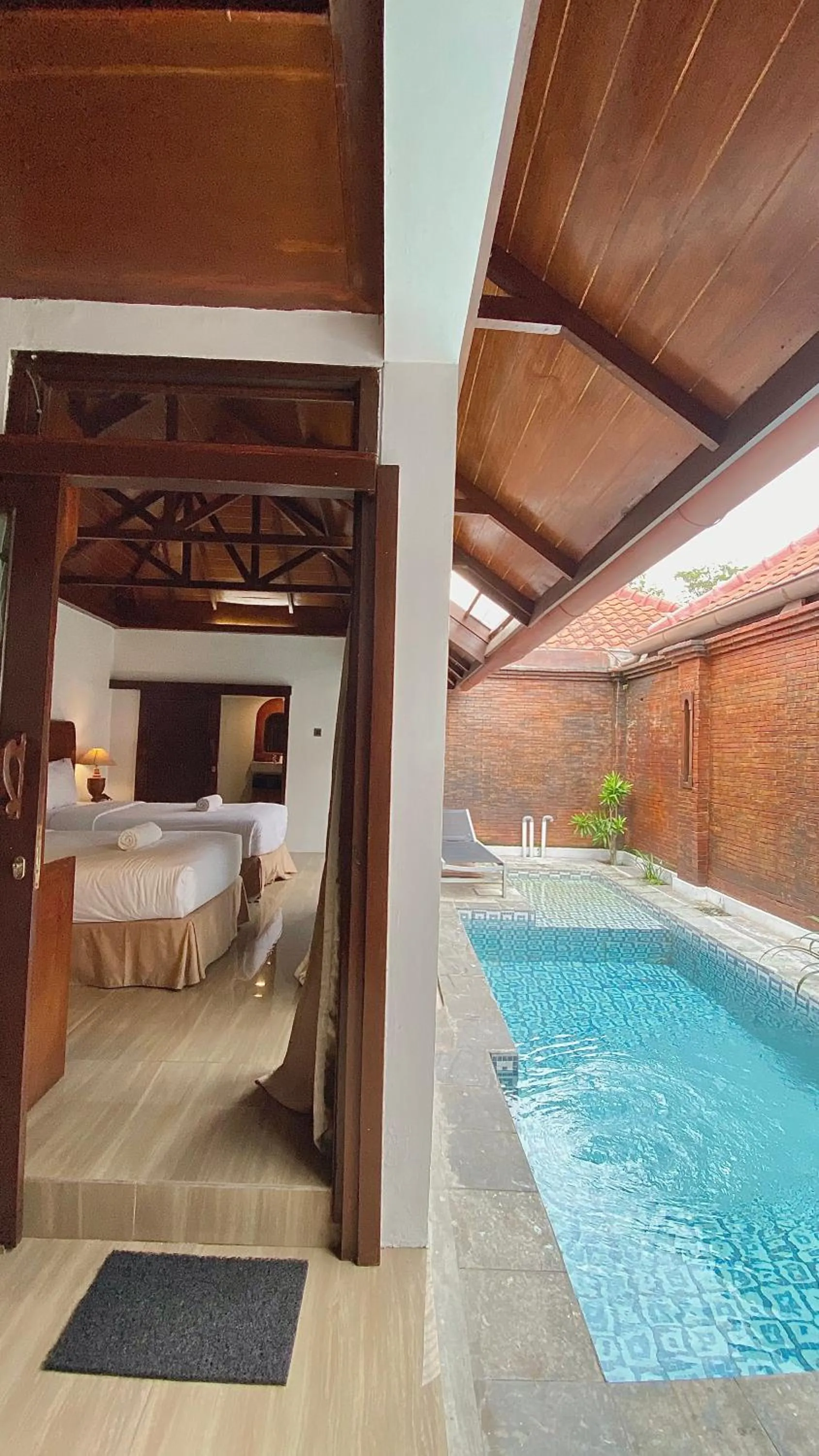 chrome hotel & resort solo