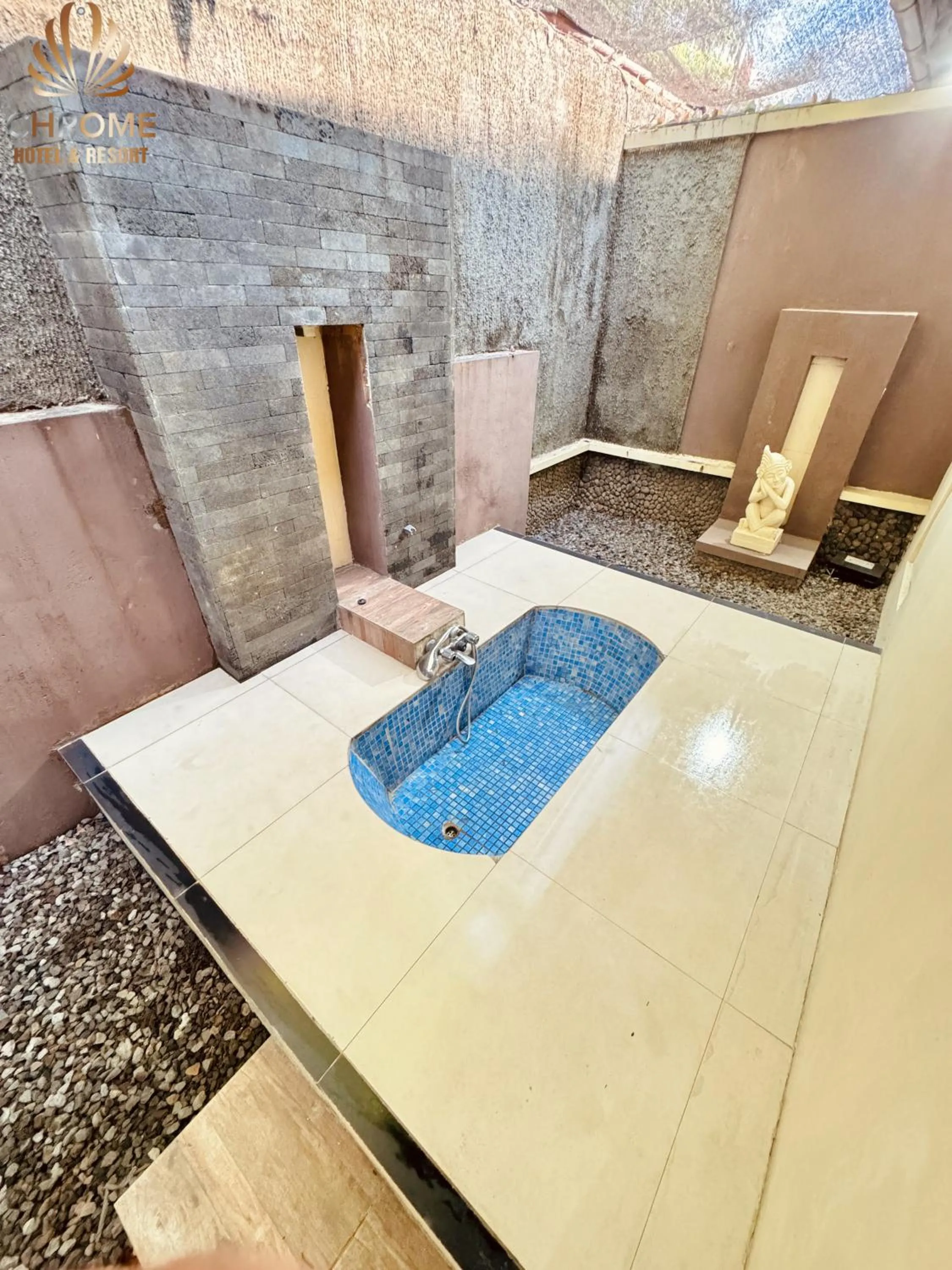 Bath in chrome hotel & resort solo