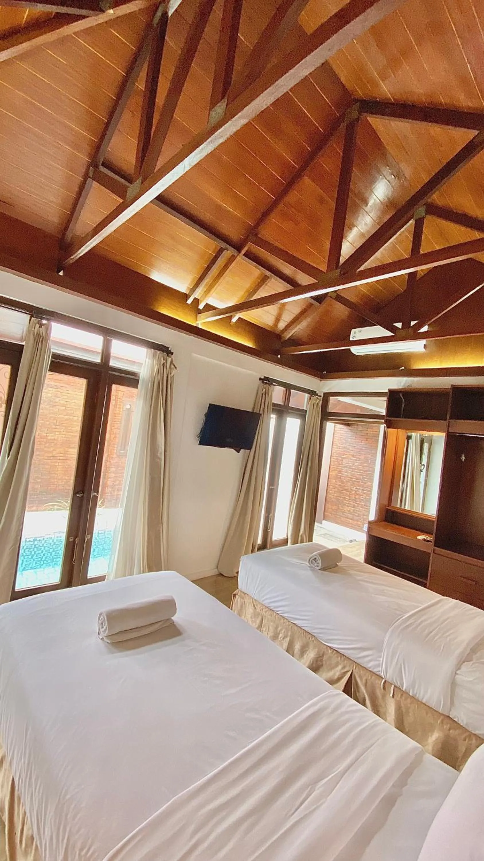 Bed in chrome hotel & resort solo