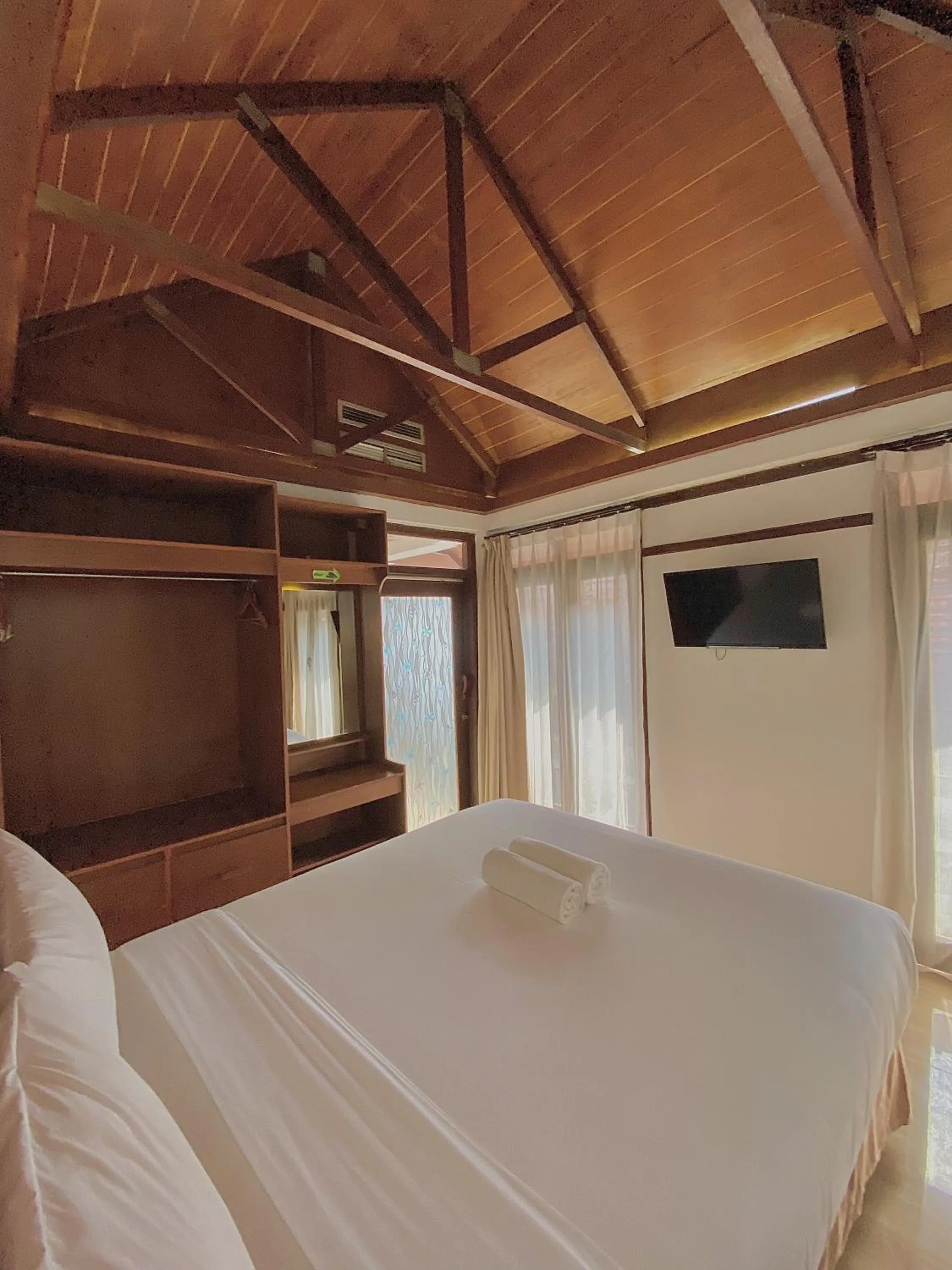 Bed in chrome hotel & resort solo