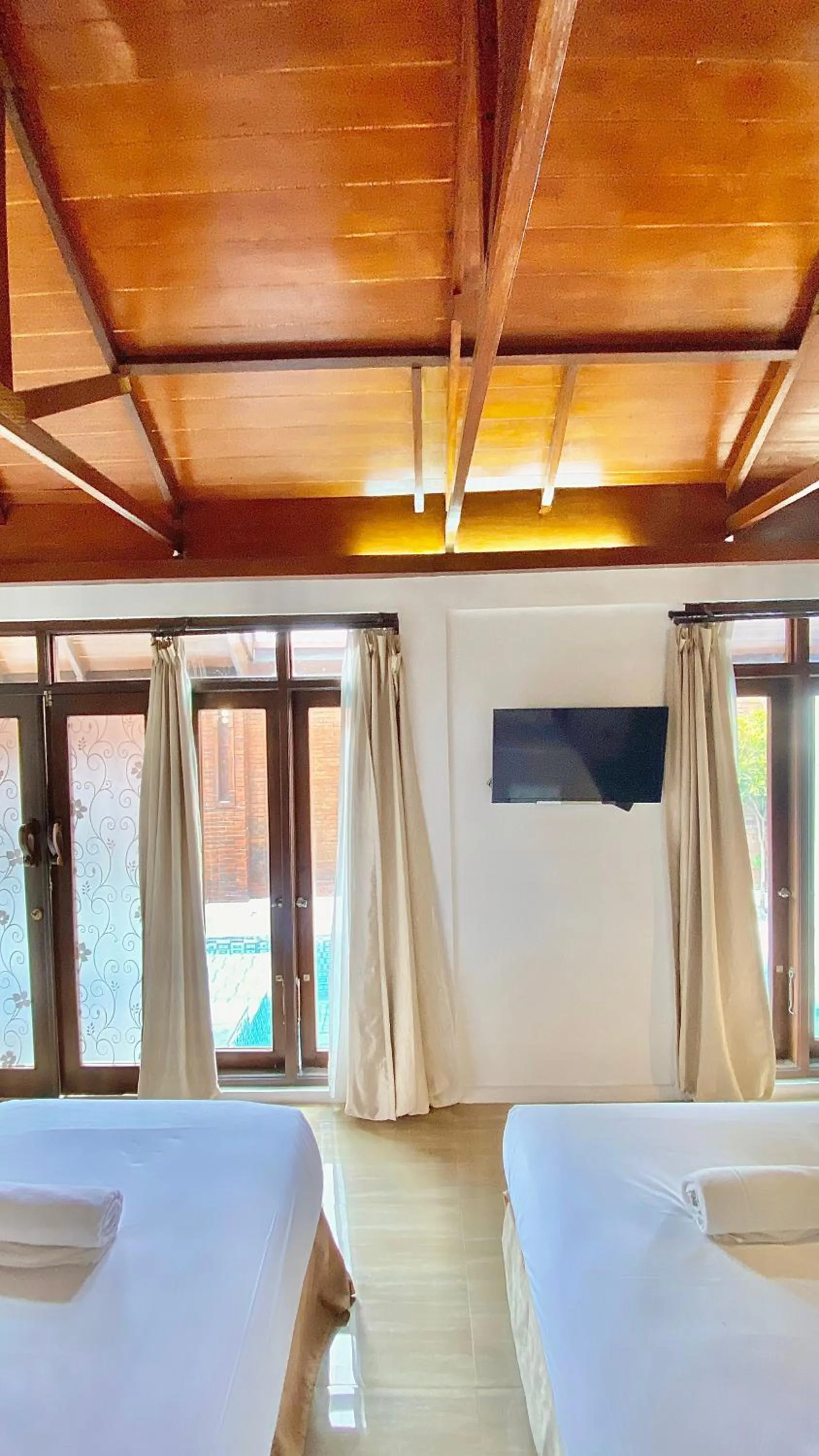 Bed in chrome hotel & resort solo