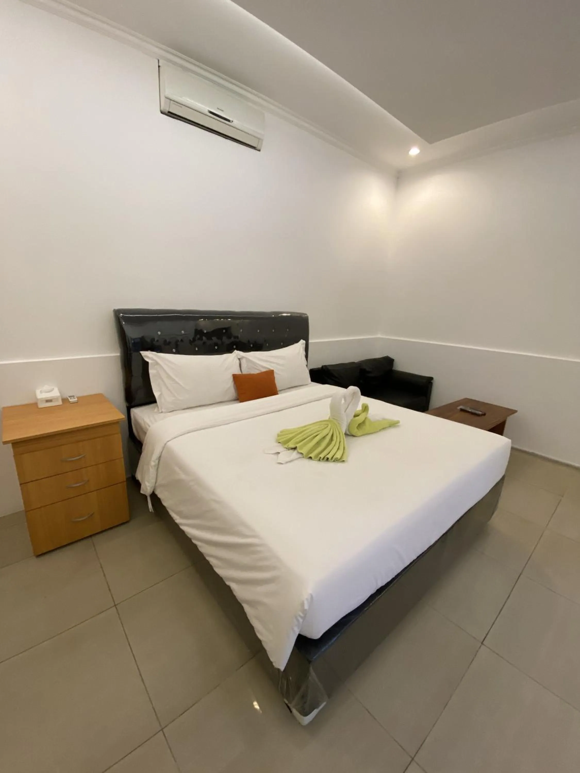 Bed in chrome hotel & resort solo