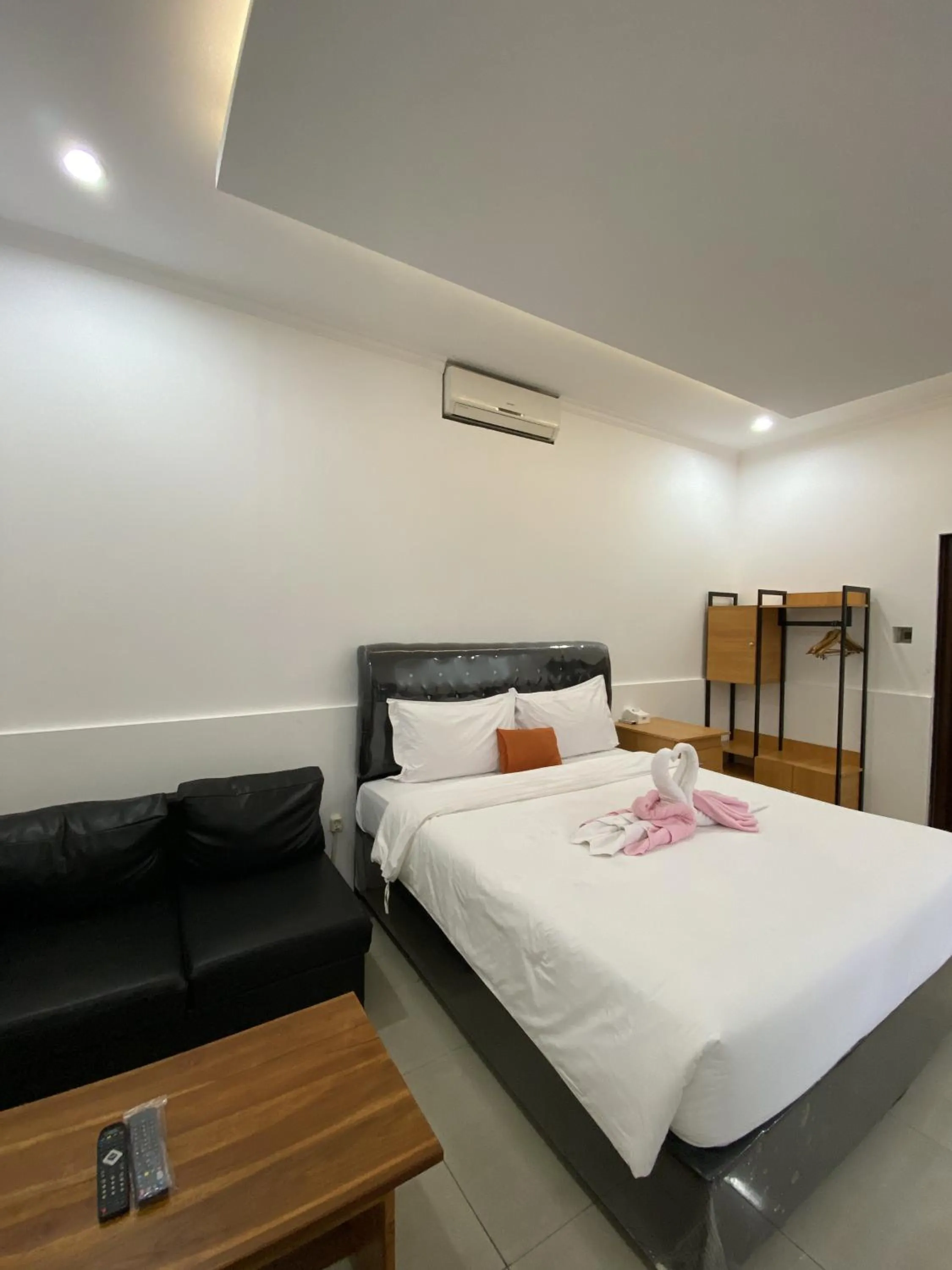 Bed in chrome hotel & resort solo