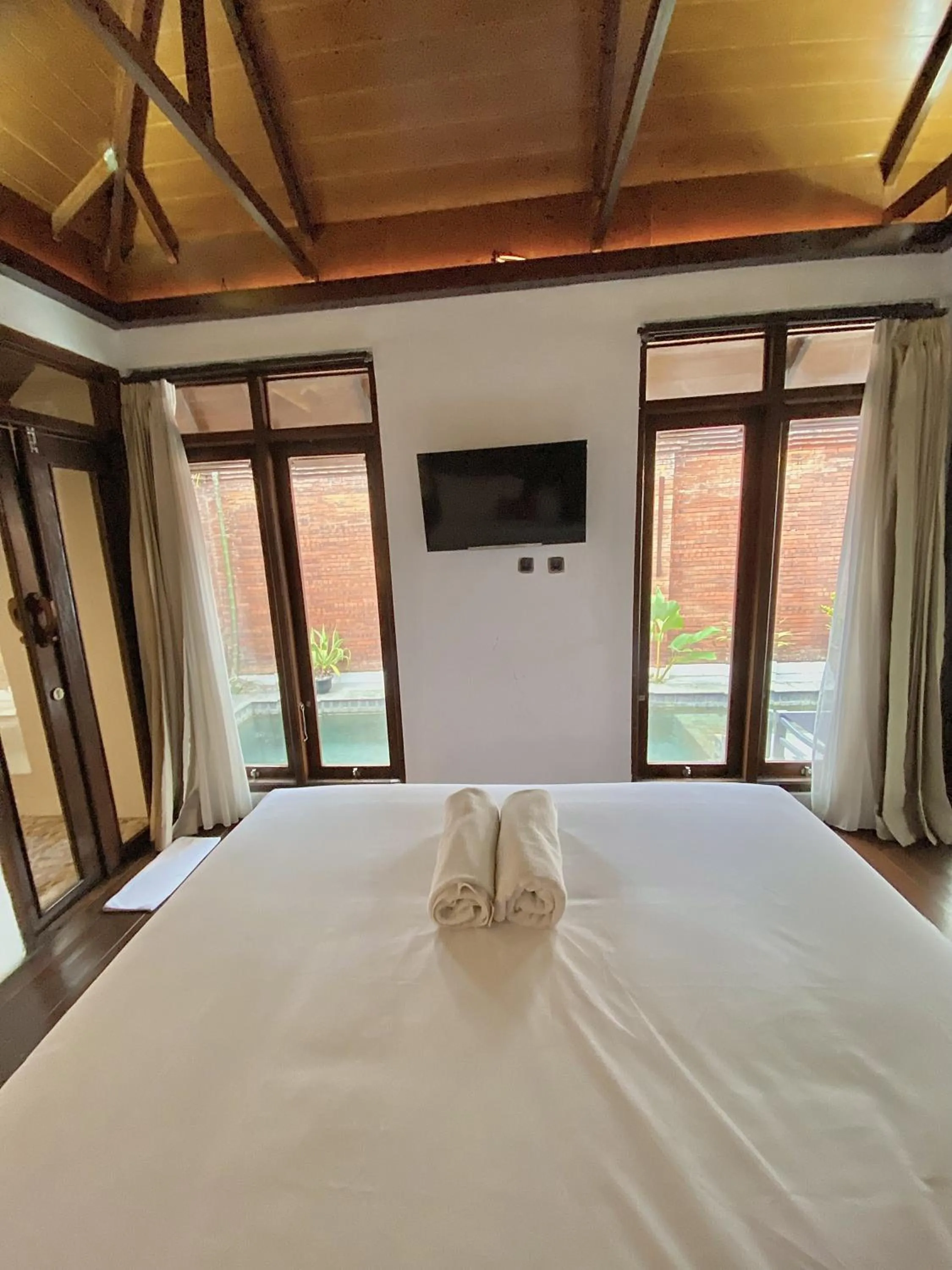 Bed in chrome hotel & resort solo