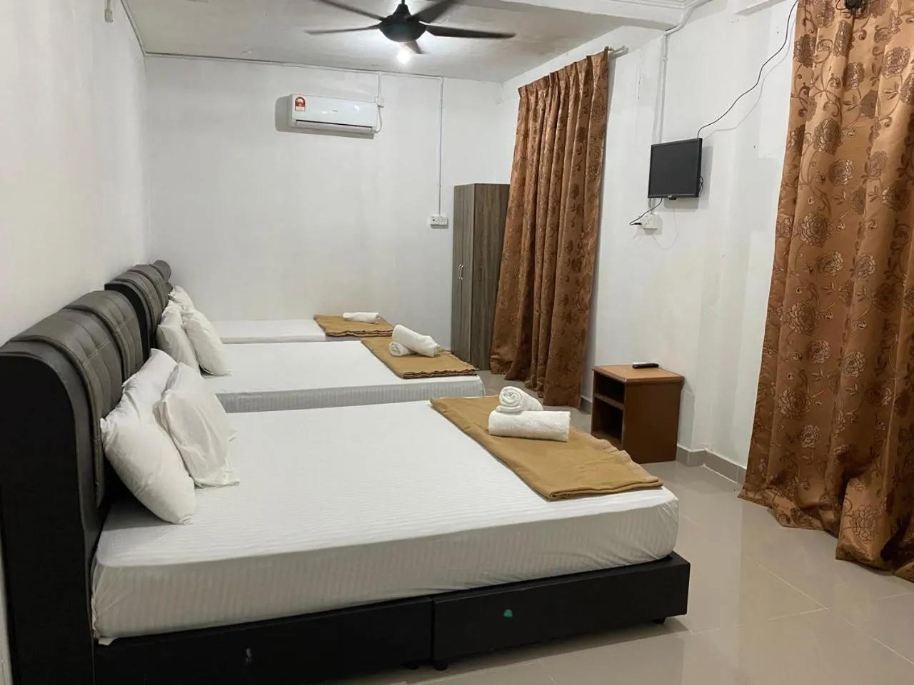 Bed in Raihan Beach Resort