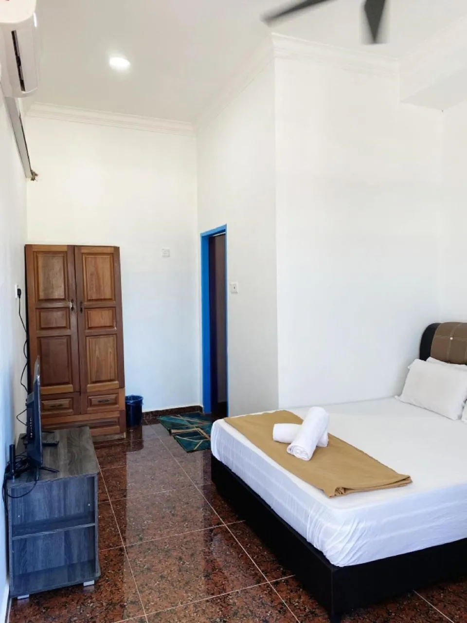 Bed in Raihan Beach Resort