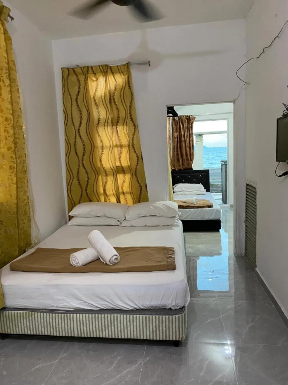 Bed in Raihan Beach Resort