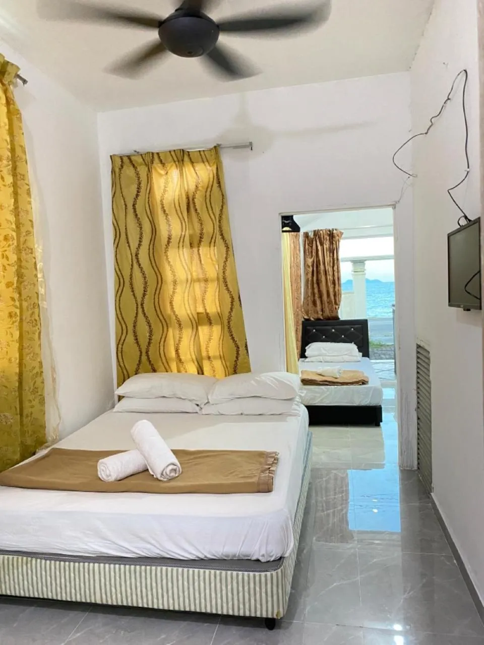 Bed in Raihan Beach Resort