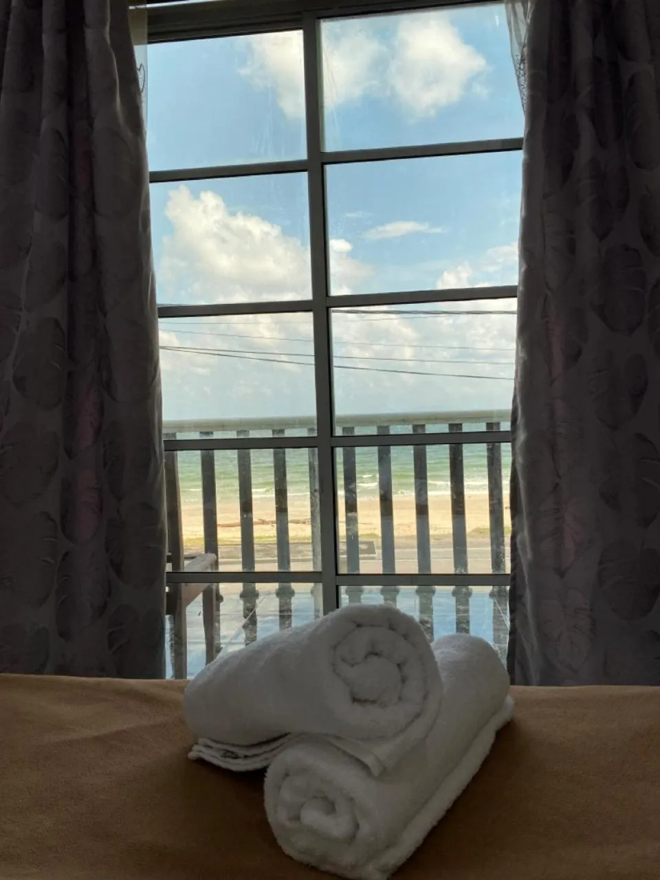 Bed in Raihan Beach Resort