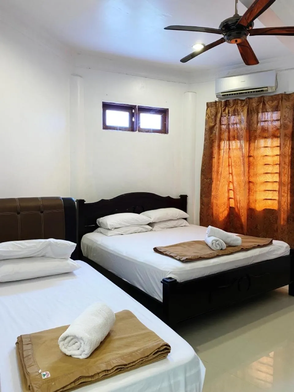 Bed in Raihan Beach Resort