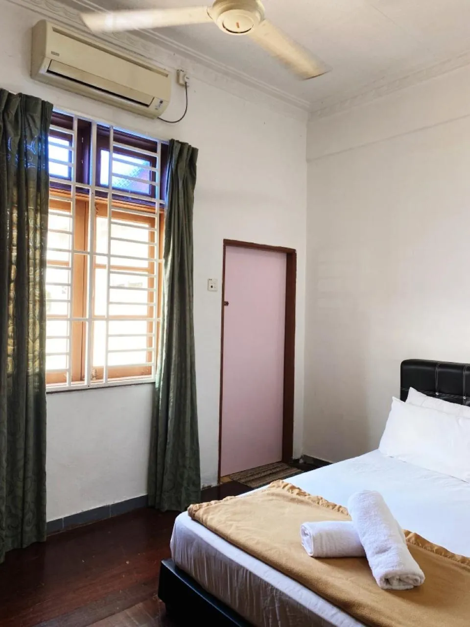 Bed in Raihan Beach Resort