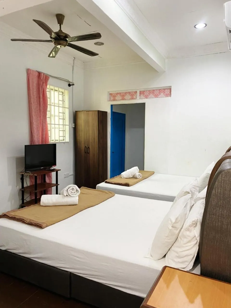 Bed in Raihan Beach Resort