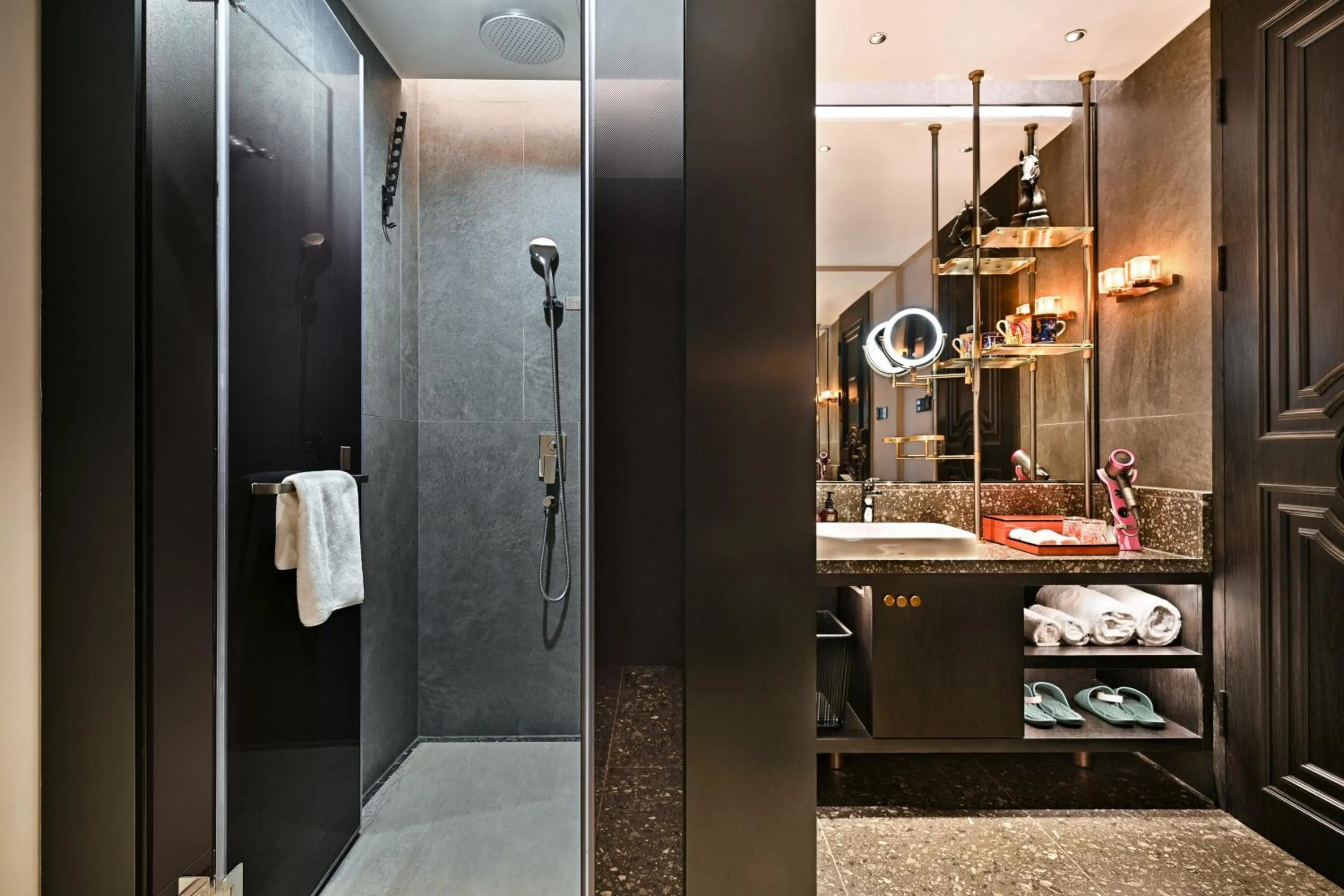 Bathroom in Arthur Hotel Luogang Xiangang Metro Guangzhou-Free Breakfast and Free Afternoon Tea