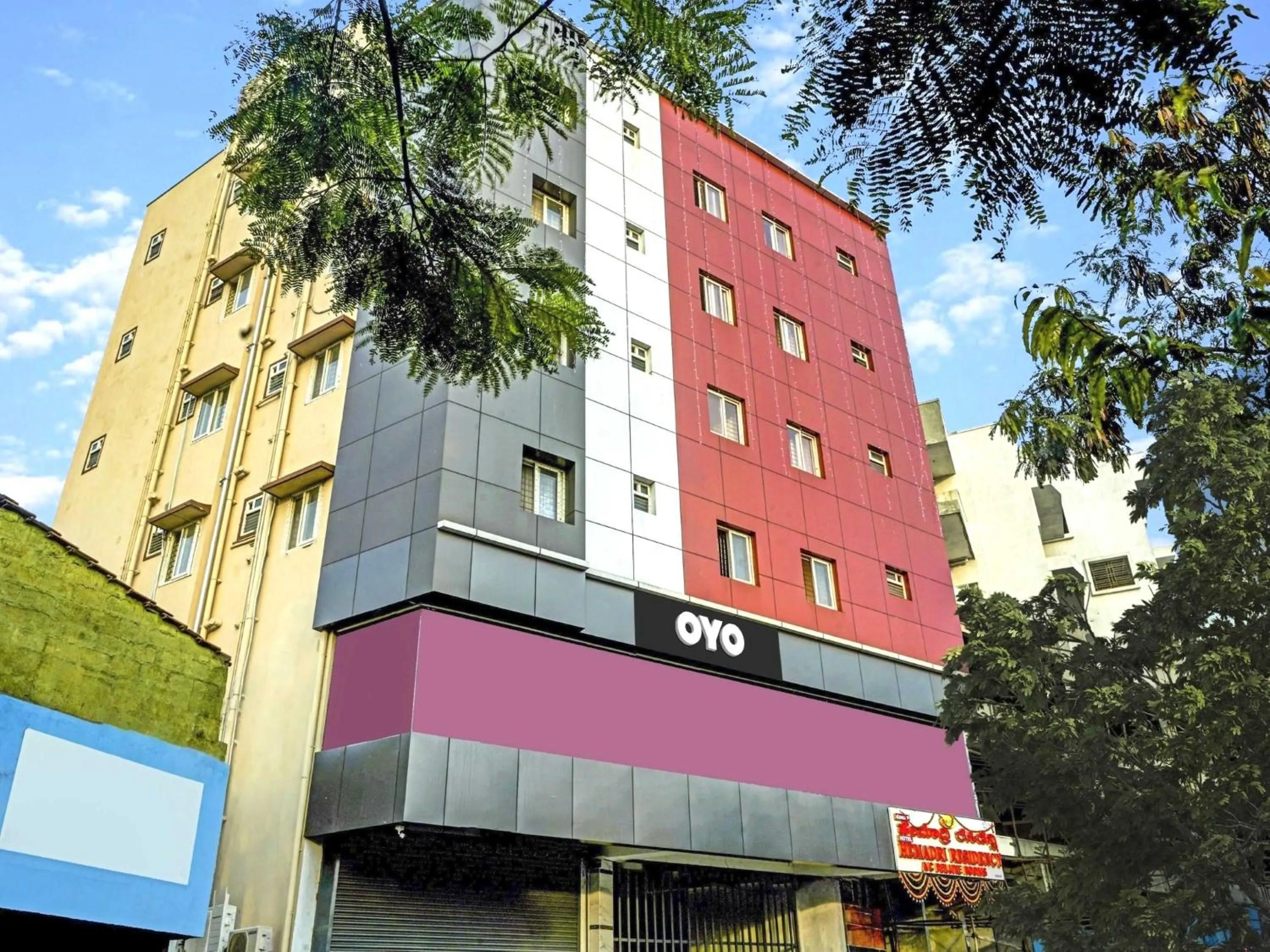 Facade/entrance in Collection O Hemadri Residency