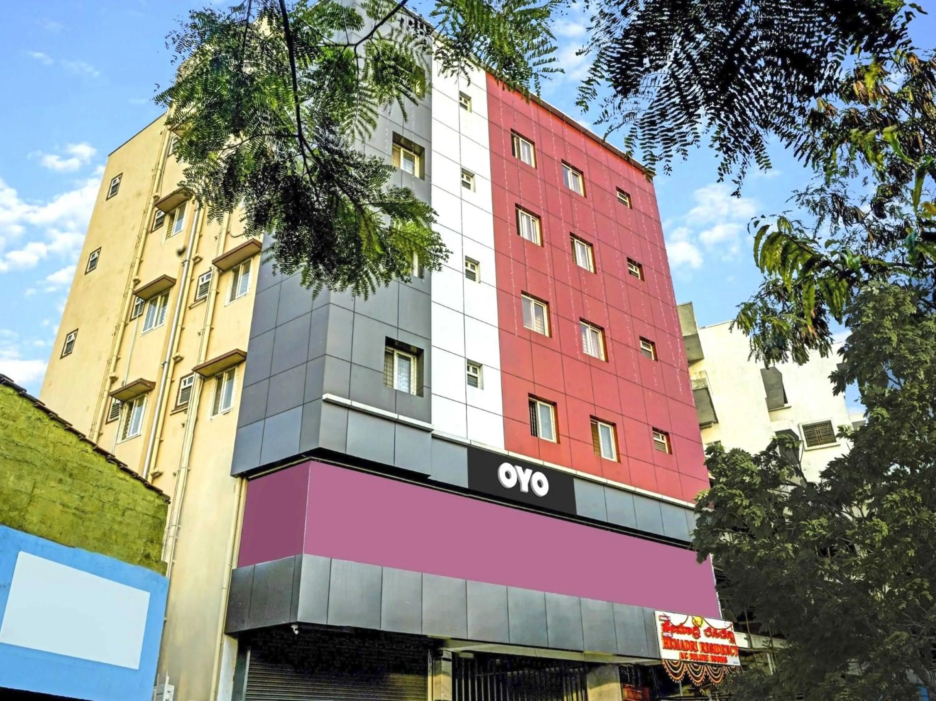 Facade/entrance in Collection O Hemadri Residency