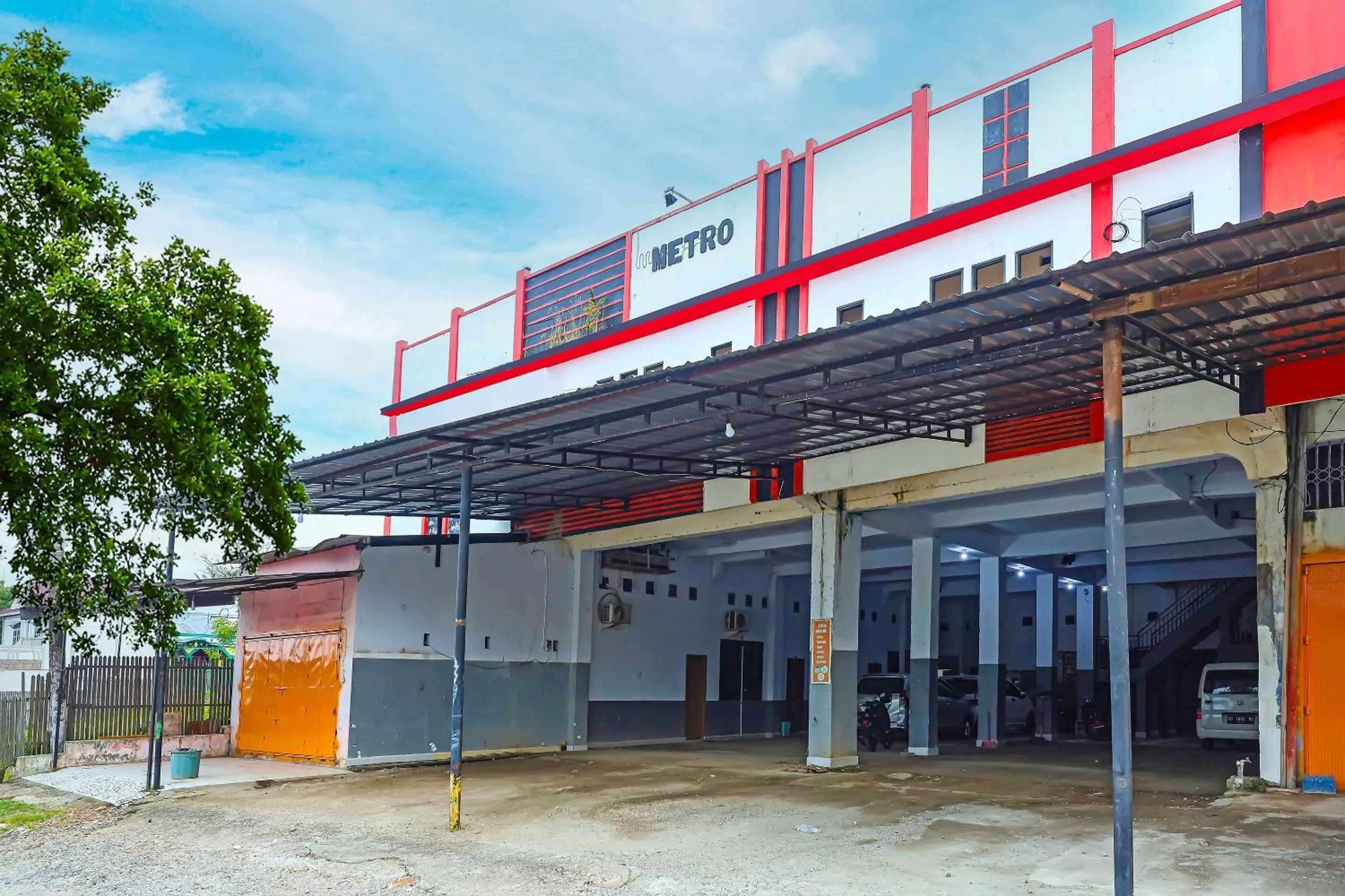 Facade/entrance in Hotel O Penginapan Metro Parepare