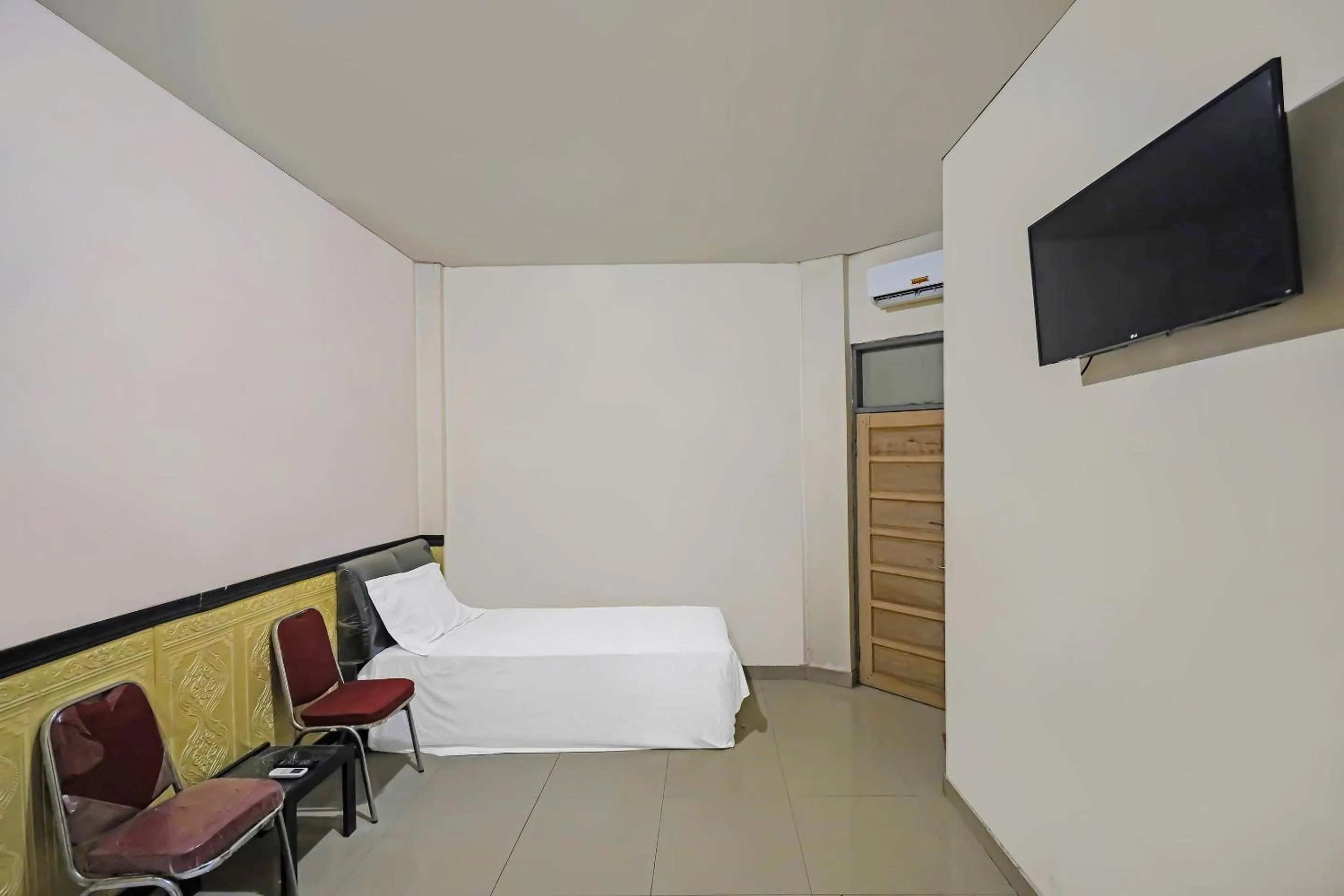 Bedroom, Bed in Hotel O Penginapan Metro Parepare