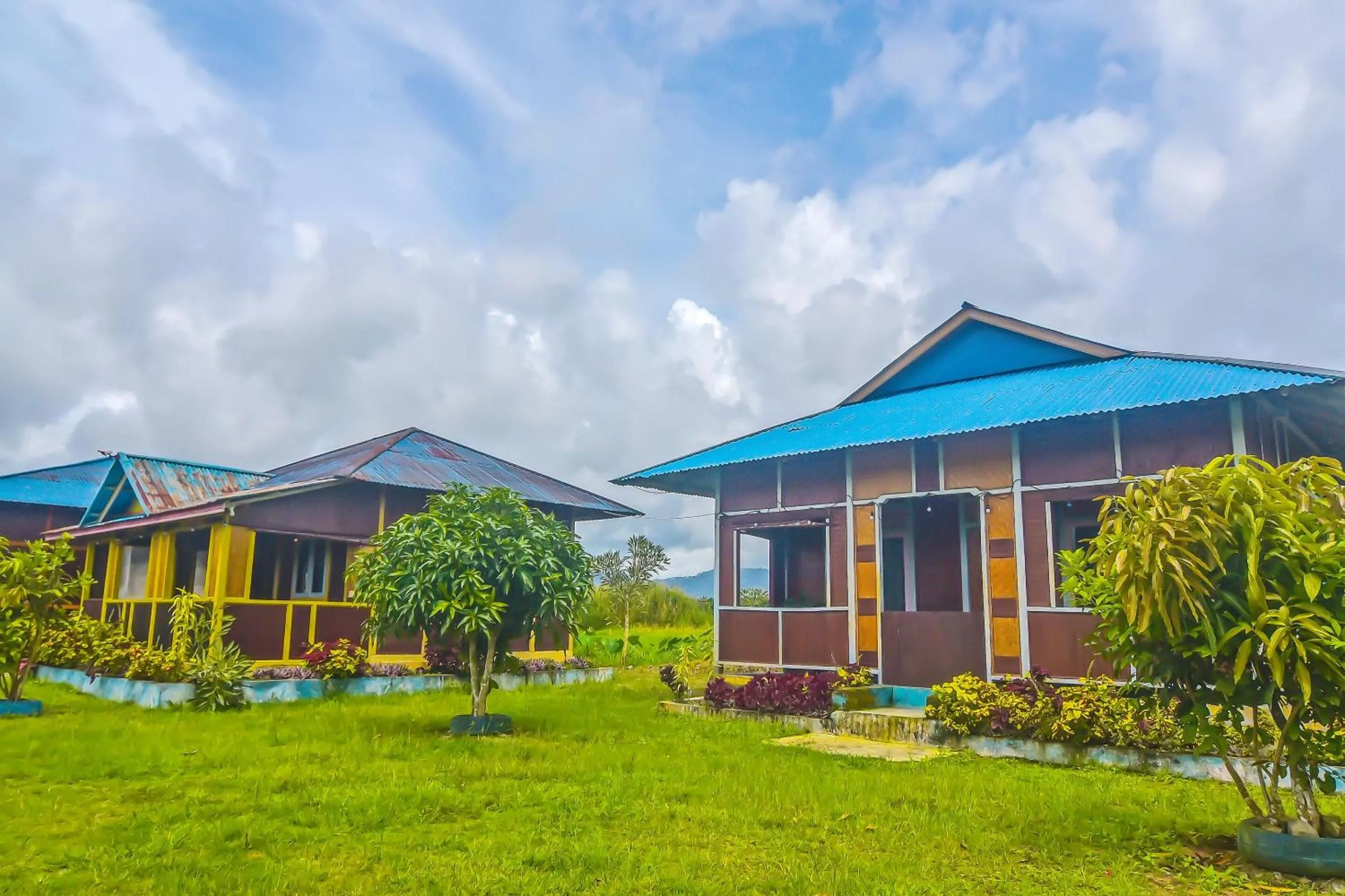 Facade/entrance in Hotel O Filadelfia Resto & Penginapan Near Benteng Moraya