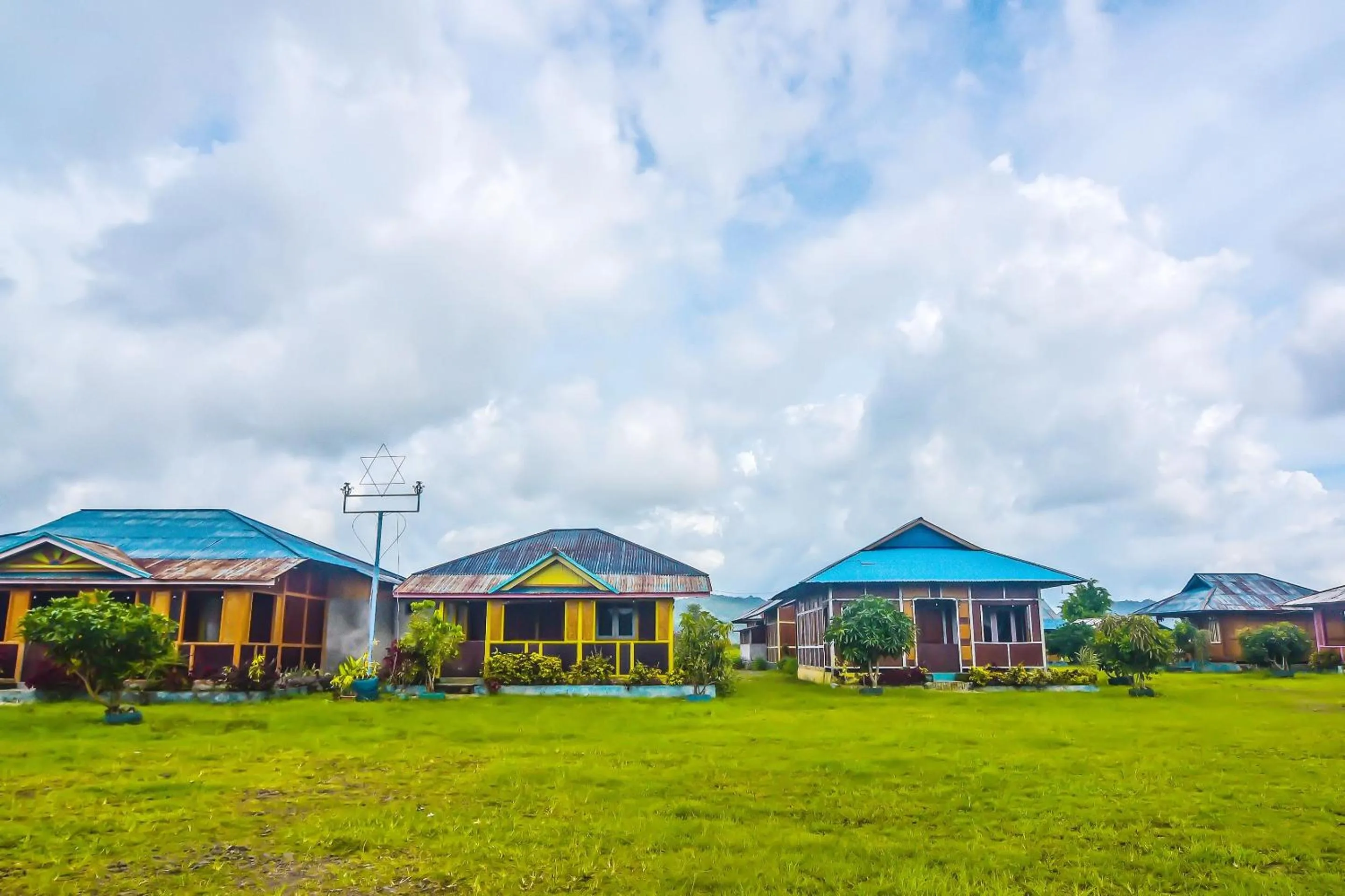 Facade/entrance in Hotel O Filadelfia Resto & Penginapan Near Benteng Moraya