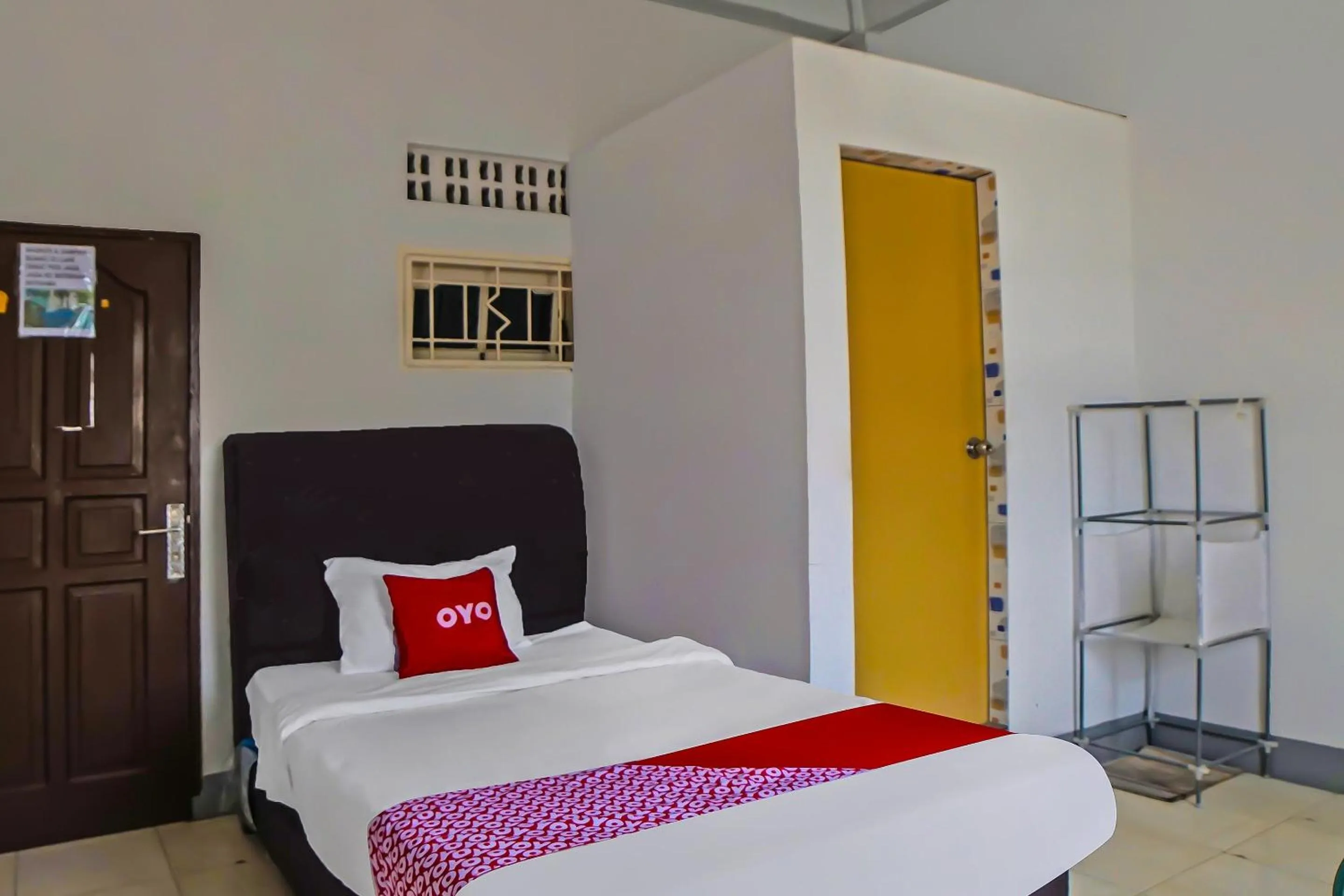 Bedroom, Bed in Hotel O Guesthouse Rantang