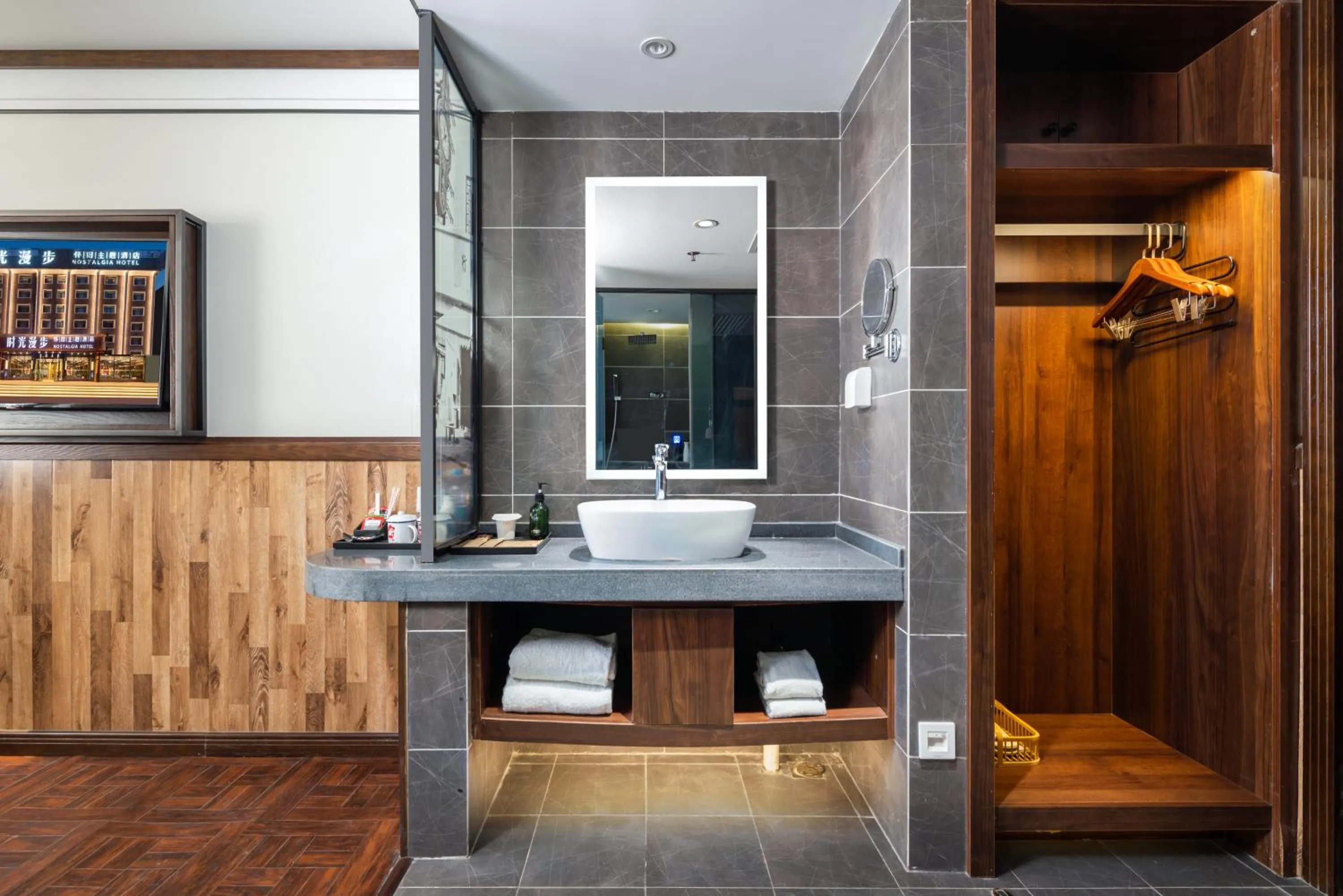 Shower in Nost algia Hotel Near University of Technology -Shanxi museum 时光漫步酒店 山西博物院太原理工大学店 Free fresh ground coffee,Free laundry service